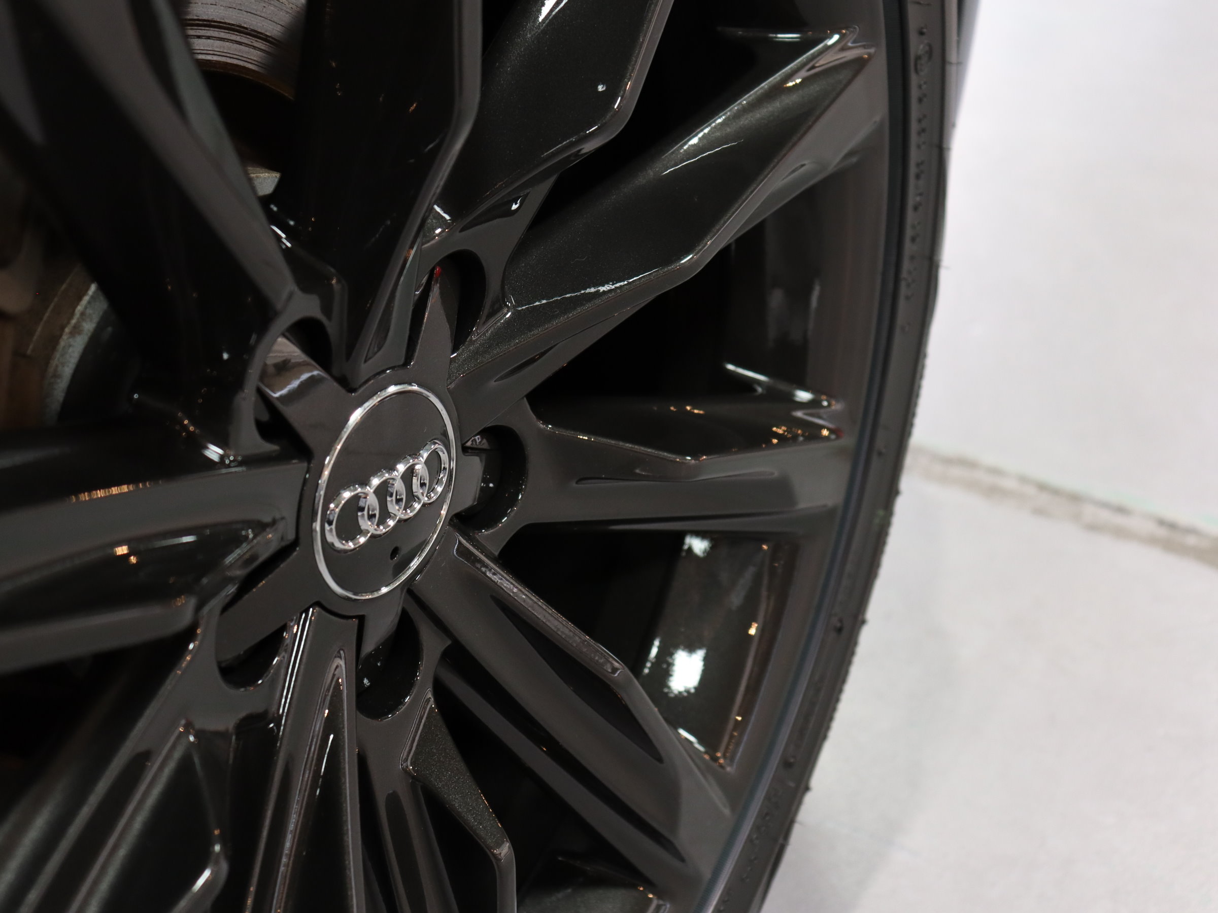 アウディ　Ａ６オールドクワトロ　３．０ＴＦＳＩ