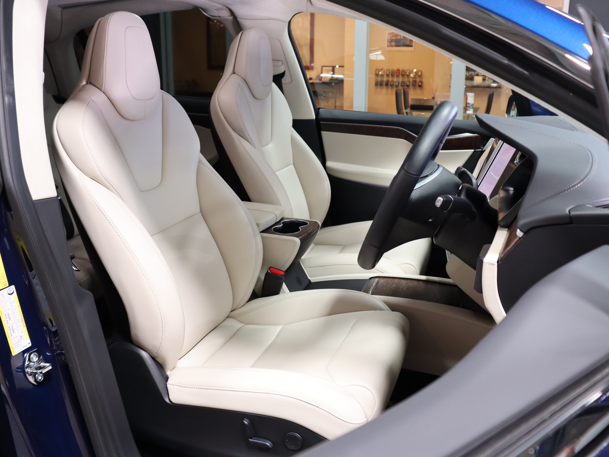 テスラ　モデルＸ　１００Ｄ　５人乗り