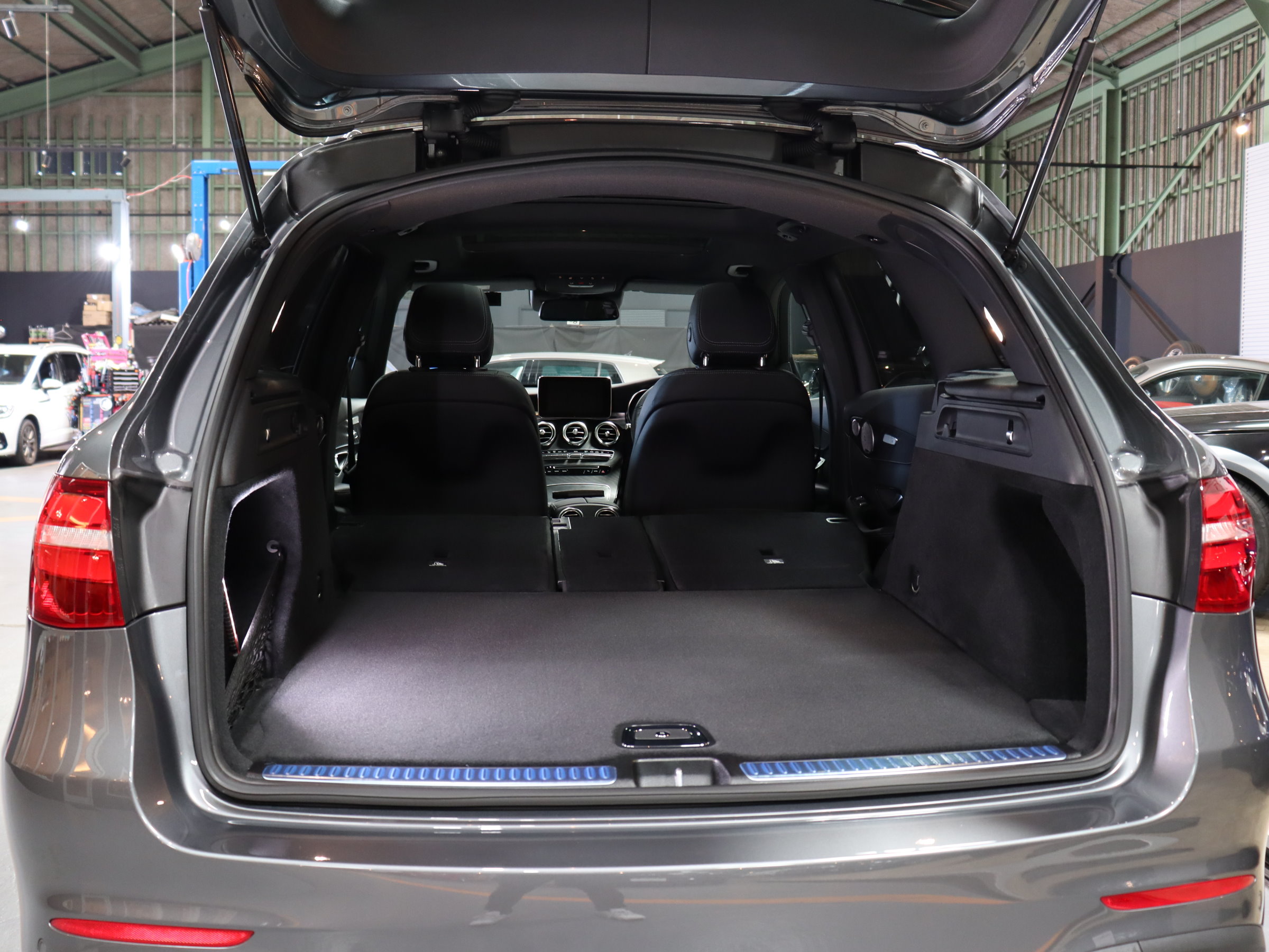 メルセデスベンツ　ＧＬＣ２２０ｄ　４マチック　ローレウスエディション
