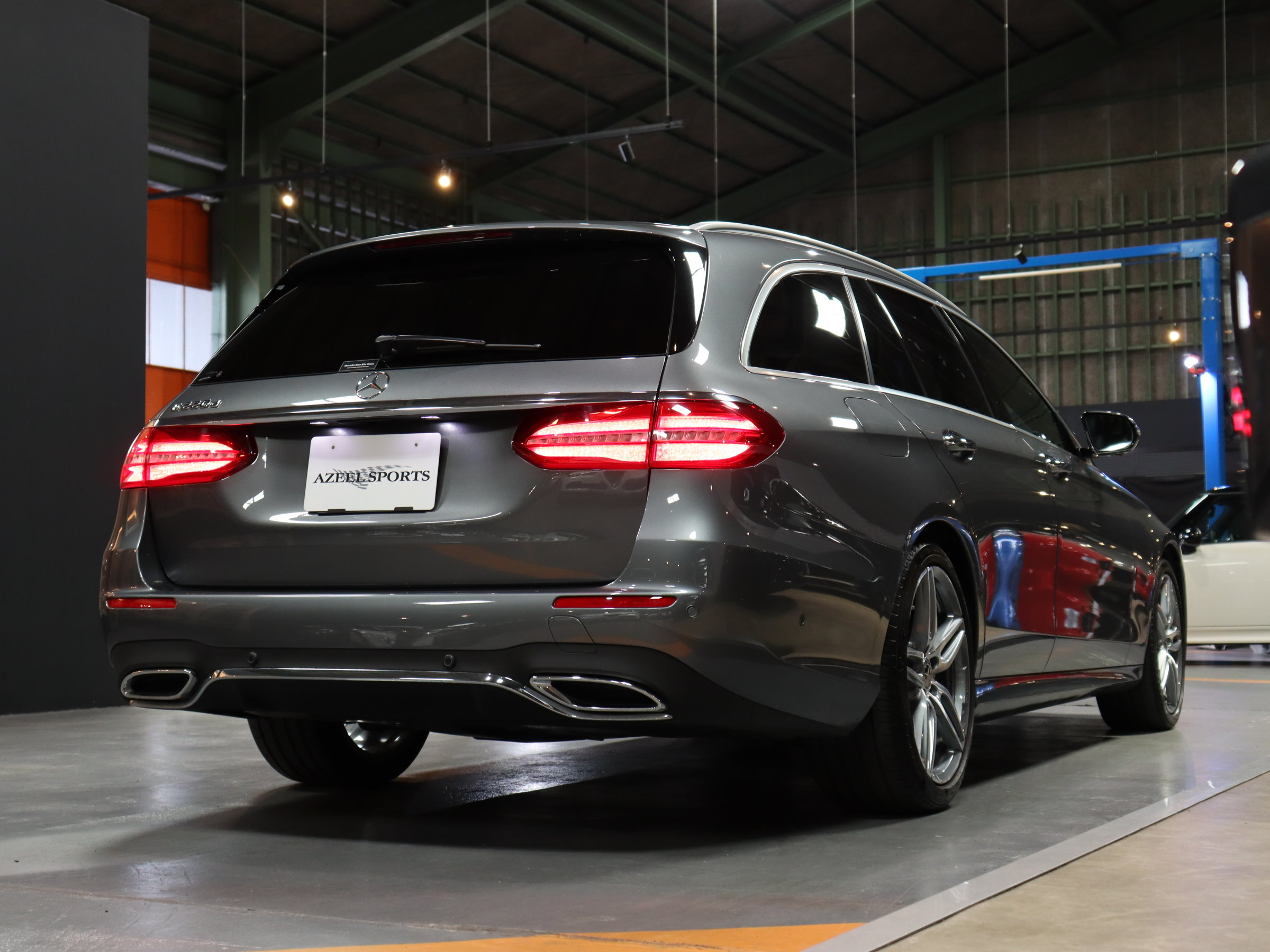 メルセデスベンツ　Ｅ２２０ｄステーションワゴン　アバンギャルド　スポーツ