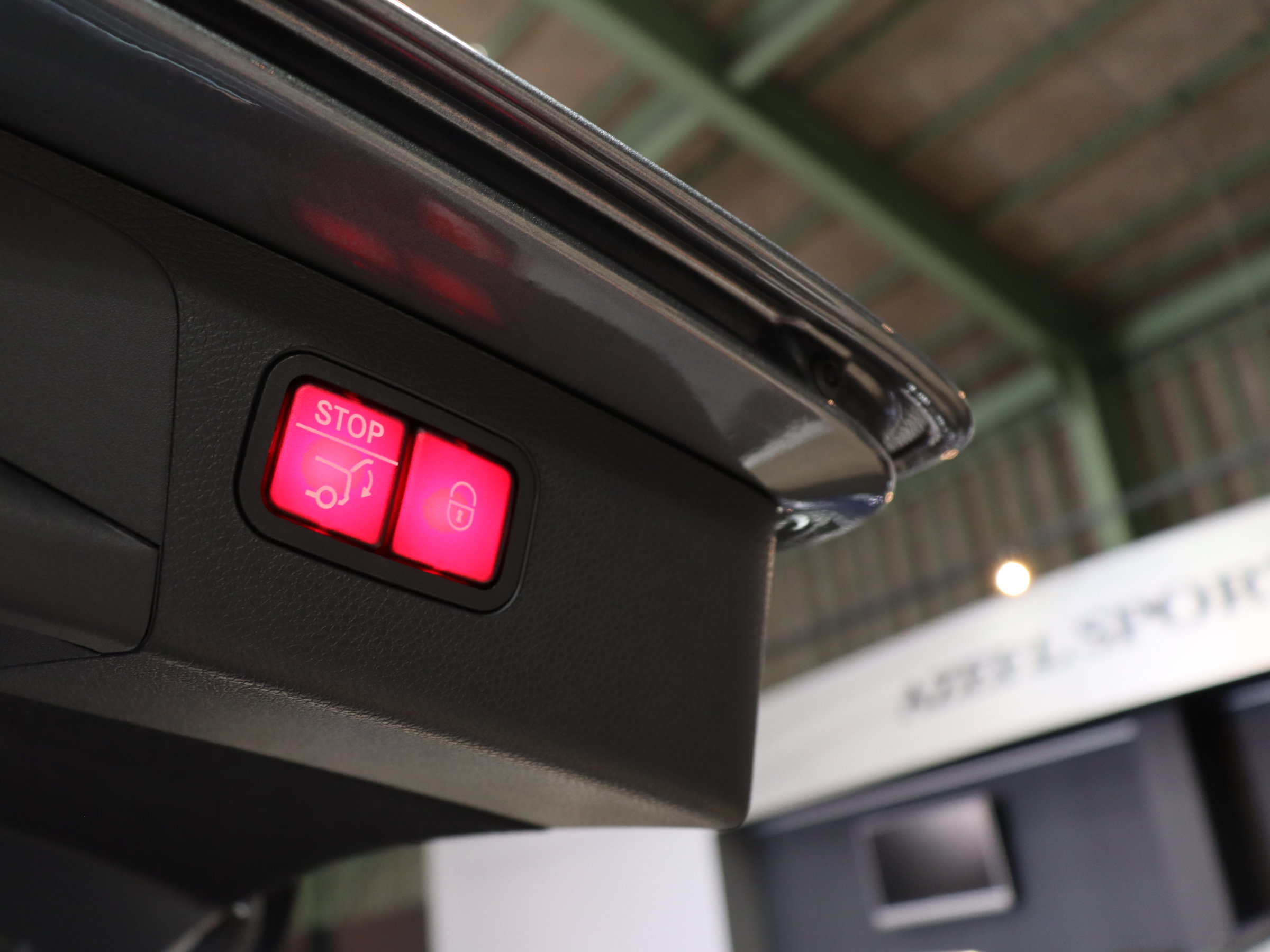 メルセデスベンツ　Ｅ２２０ｄステーションワゴン　アバンギャルド　スポーツ
