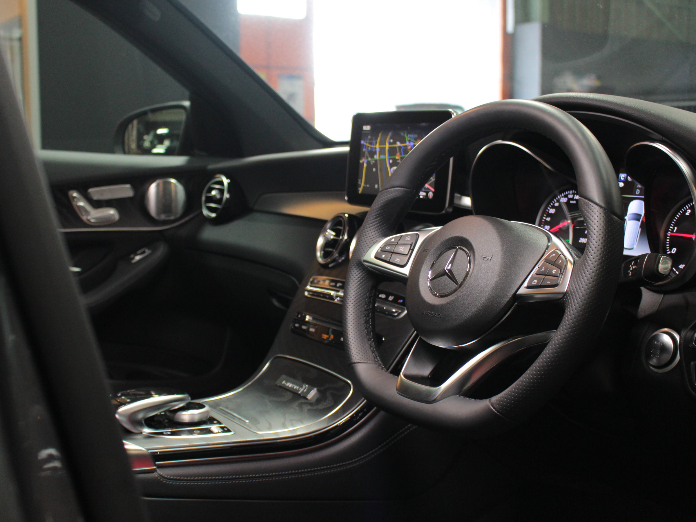 メルセデスベンツ　ＧＬＣ２２０ｄ　４マチック　ローレウスエディション