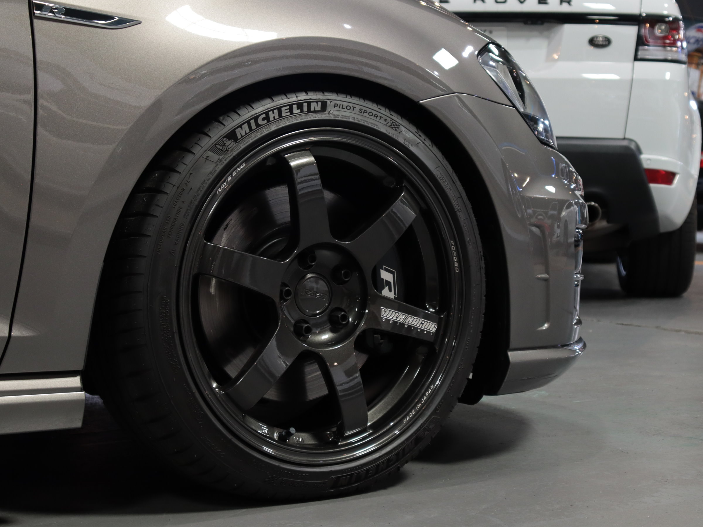 フォルクスワーゲン　ゴルフＲ　４ＷＤ