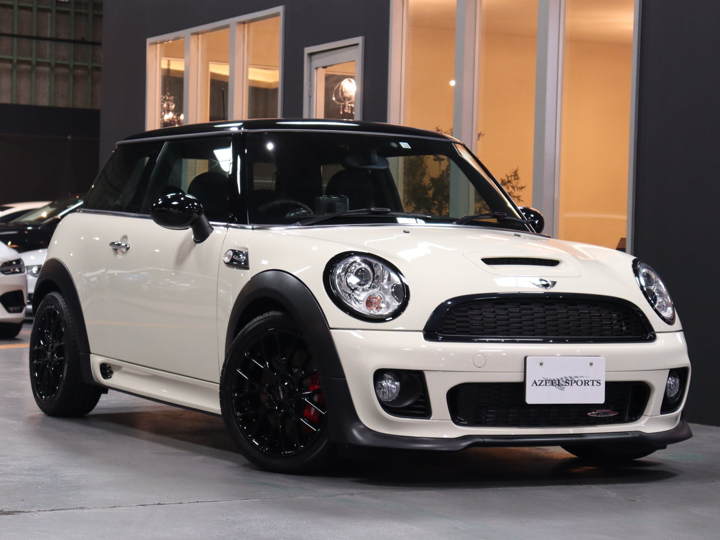 ＢＭＷ　ＭＩＮＩ　ジョン・クーパー・ワークス　（６速ＭT）
