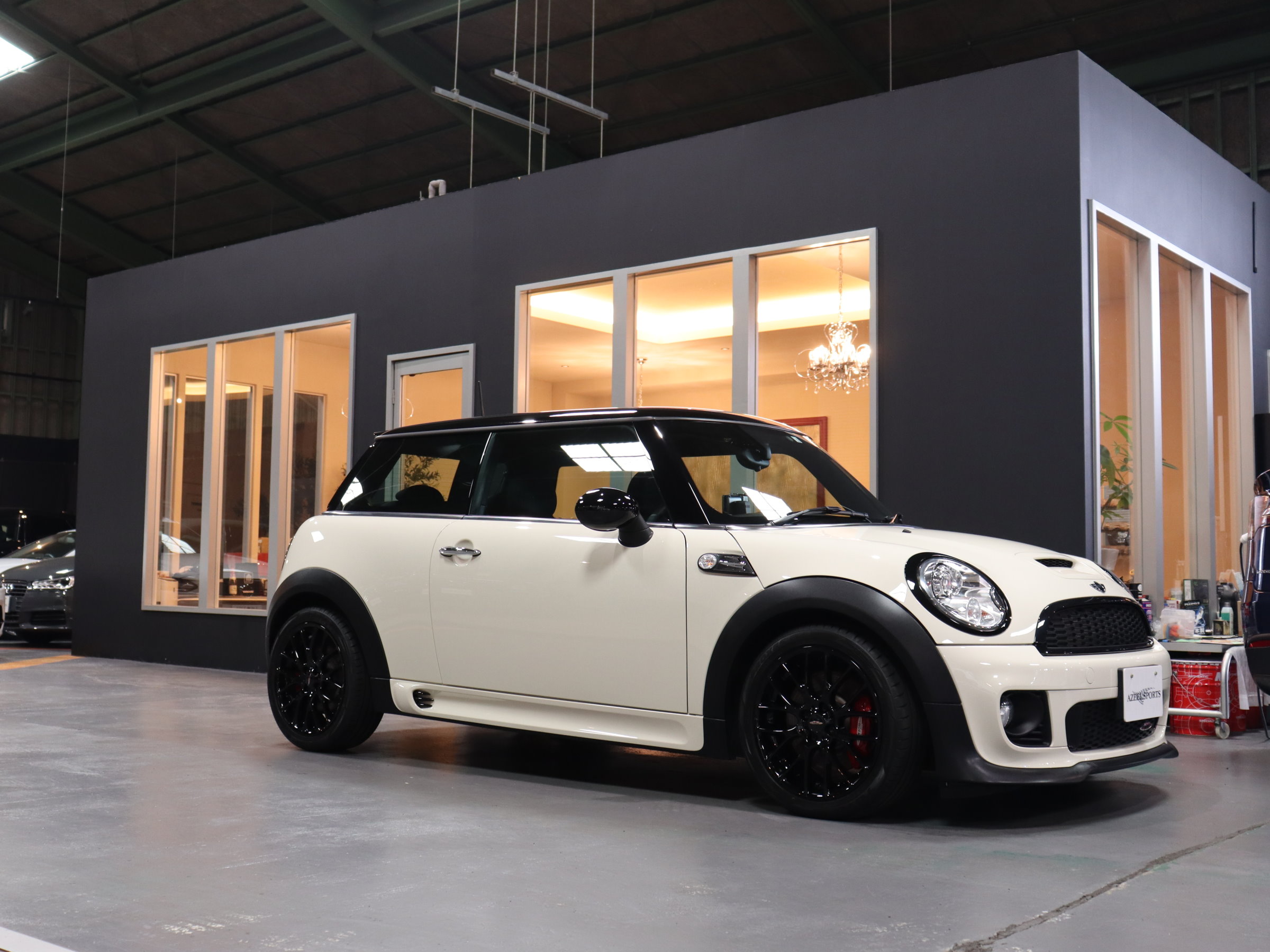 ＢＭＷ　ＭＩＮＩ　ジョン・クーパー・ワークス　（６速ＭT）