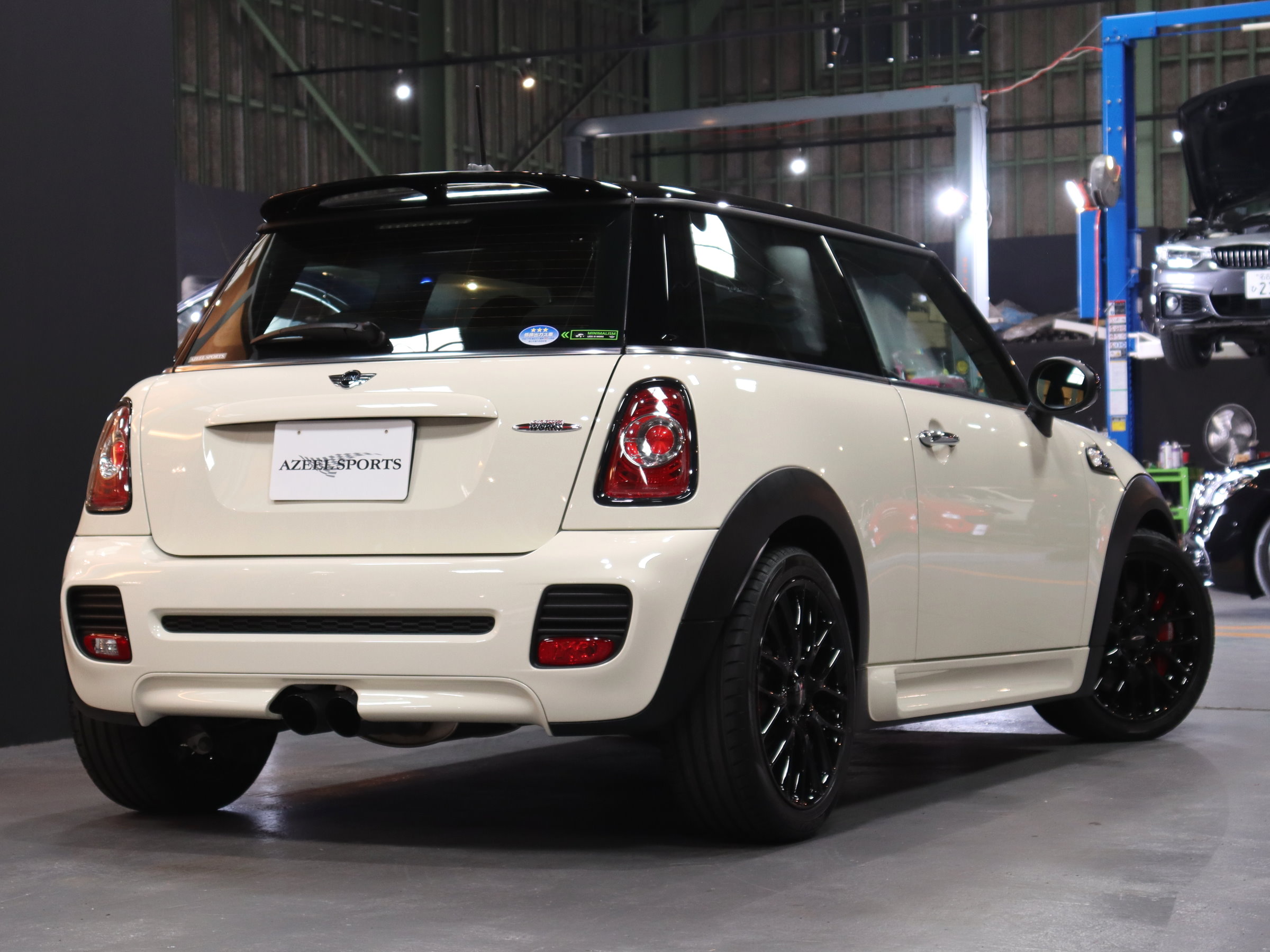 ＢＭＷ　ＭＩＮＩ　ジョン・クーパー・ワークス　（６速ＭT）