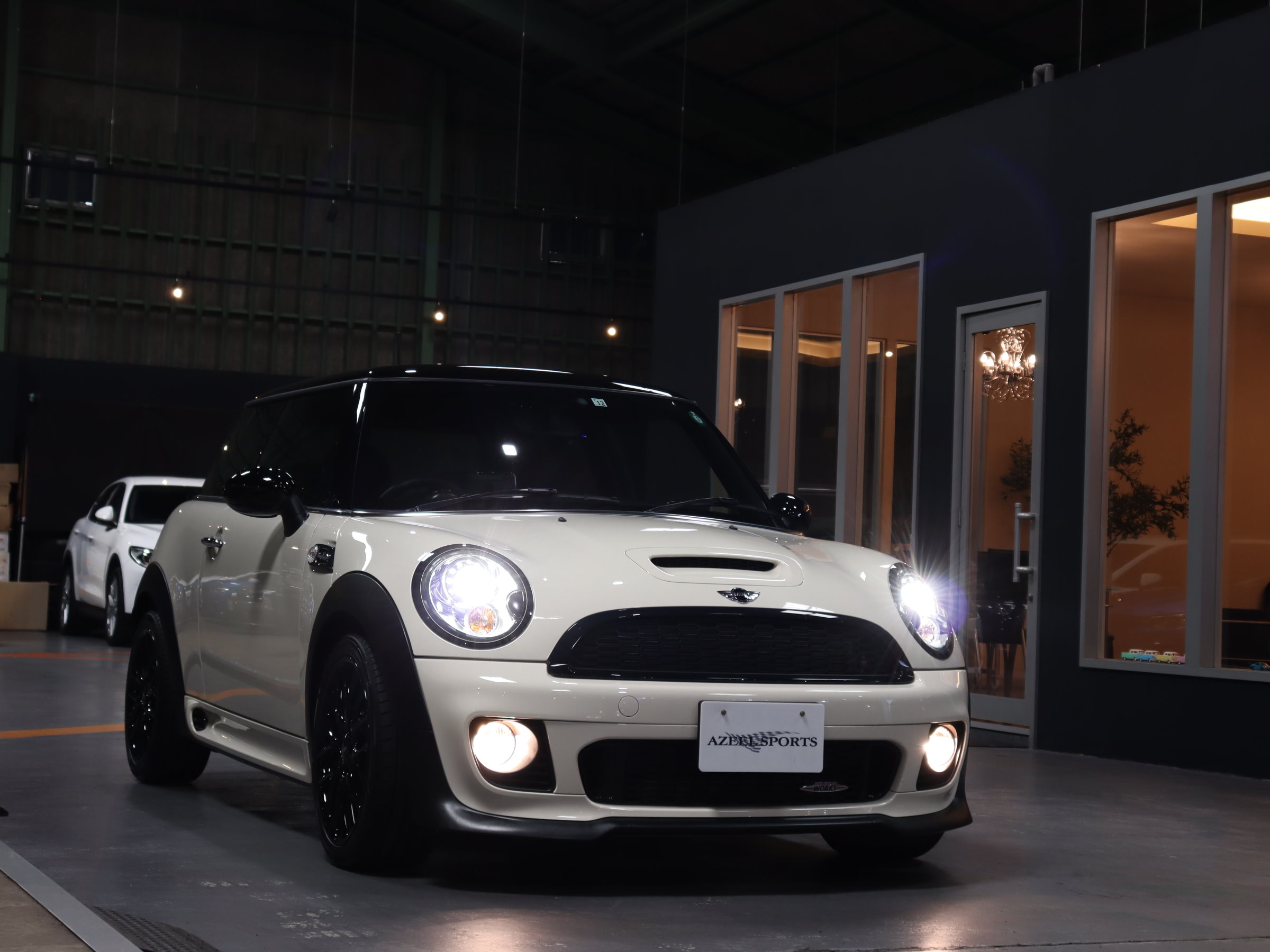 ＢＭＷ　ＭＩＮＩ　ジョン・クーパー・ワークス　（６速ＭT）