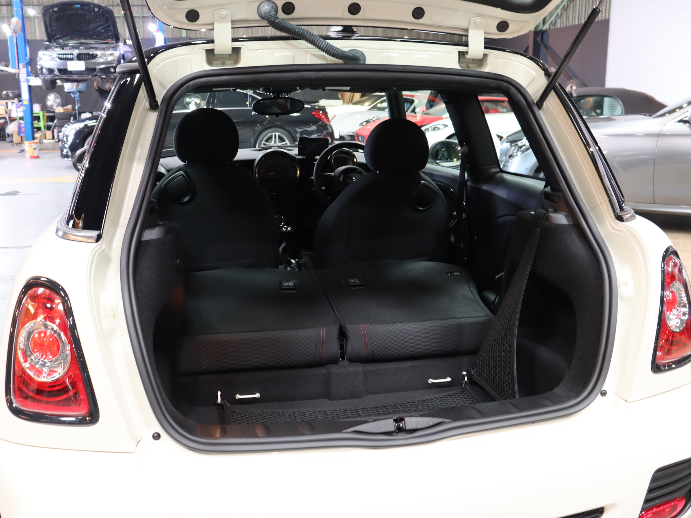 ＢＭＷ　ＭＩＮＩ　ジョン・クーパー・ワークス　（６速ＭT）