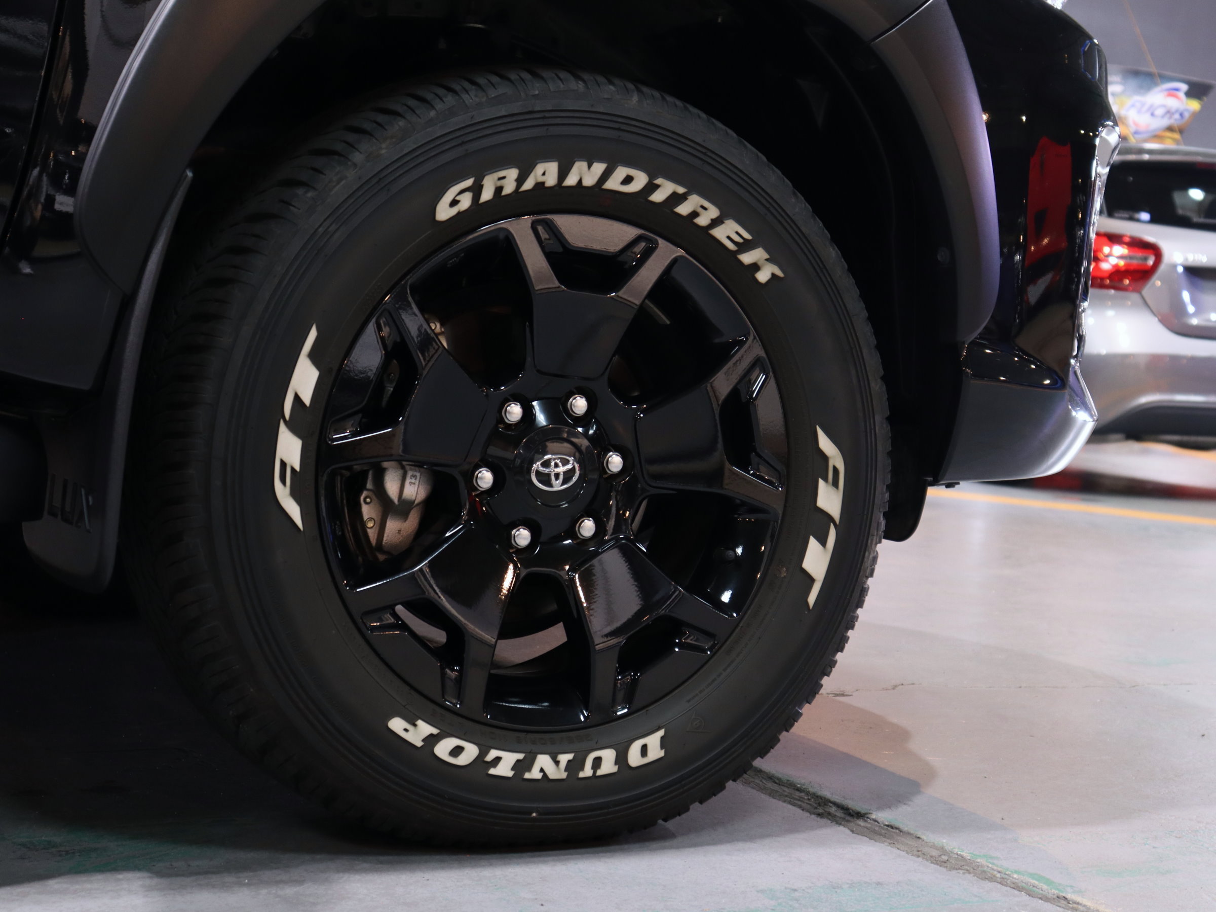 トヨタ　ハイラックス　２．４　Ｚ　ブラックラリーエディション