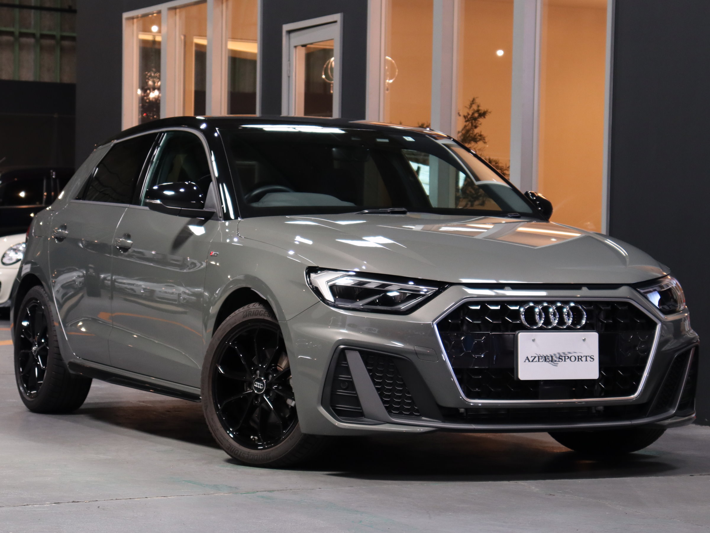 アウディ　Ａ１スポーツバック　３５ＴＦＳＩ　Ｓライン