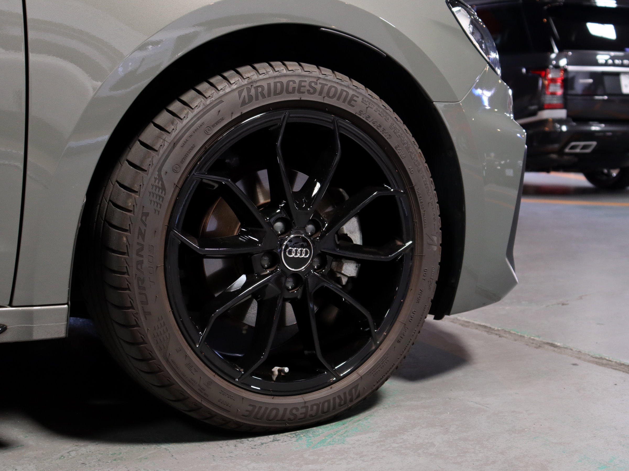 アウディ　Ａ１スポーツバック　３５ＴＦＳＩ　Ｓライン