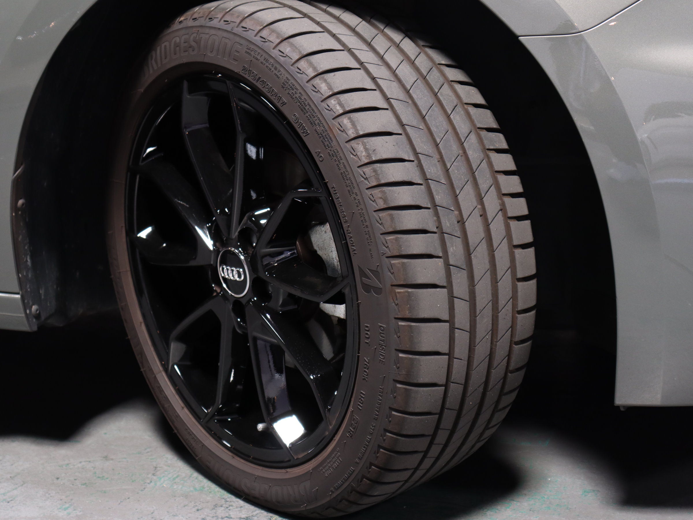 アウディ　Ａ１スポーツバック　３５ＴＦＳＩ　Ｓライン