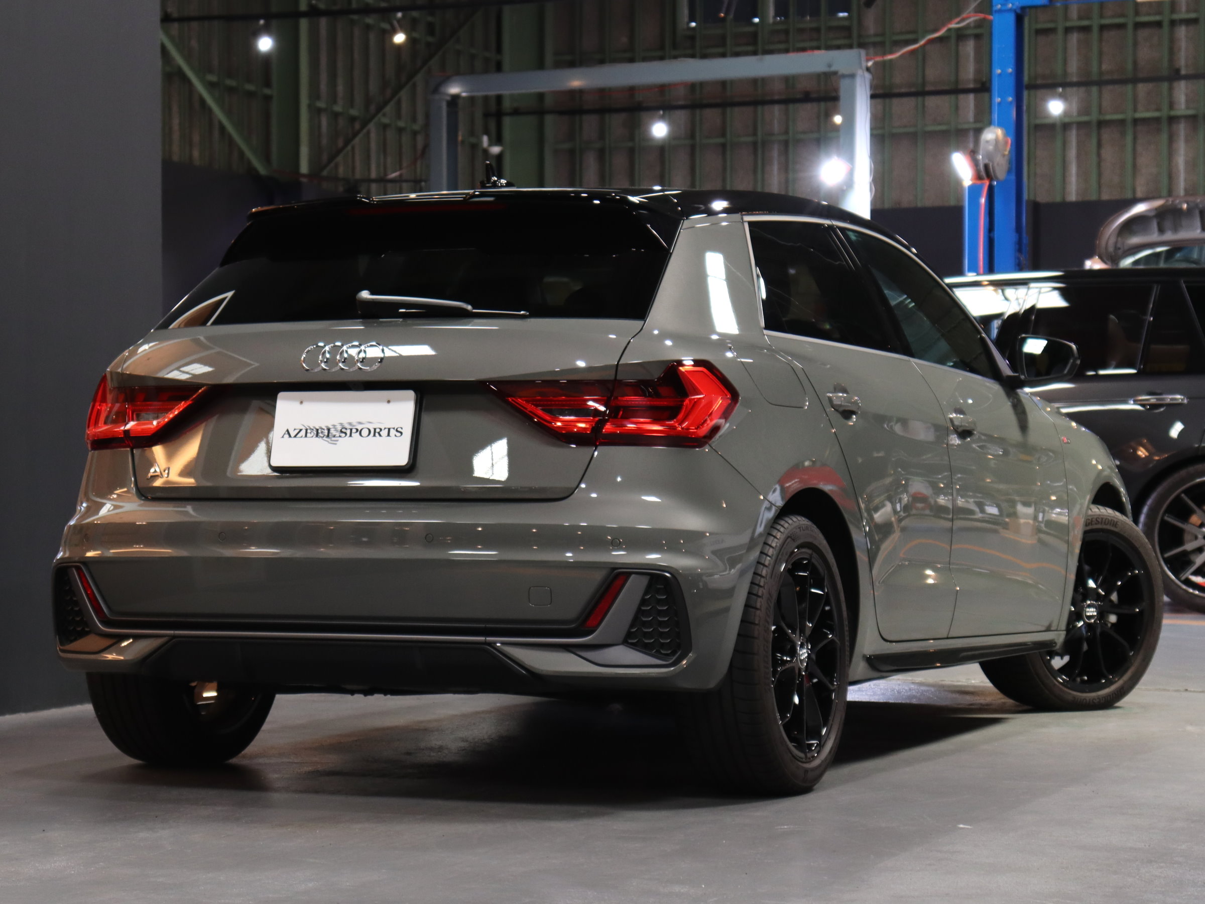 アウディ　Ａ１スポーツバック　３５ＴＦＳＩ　Ｓライン