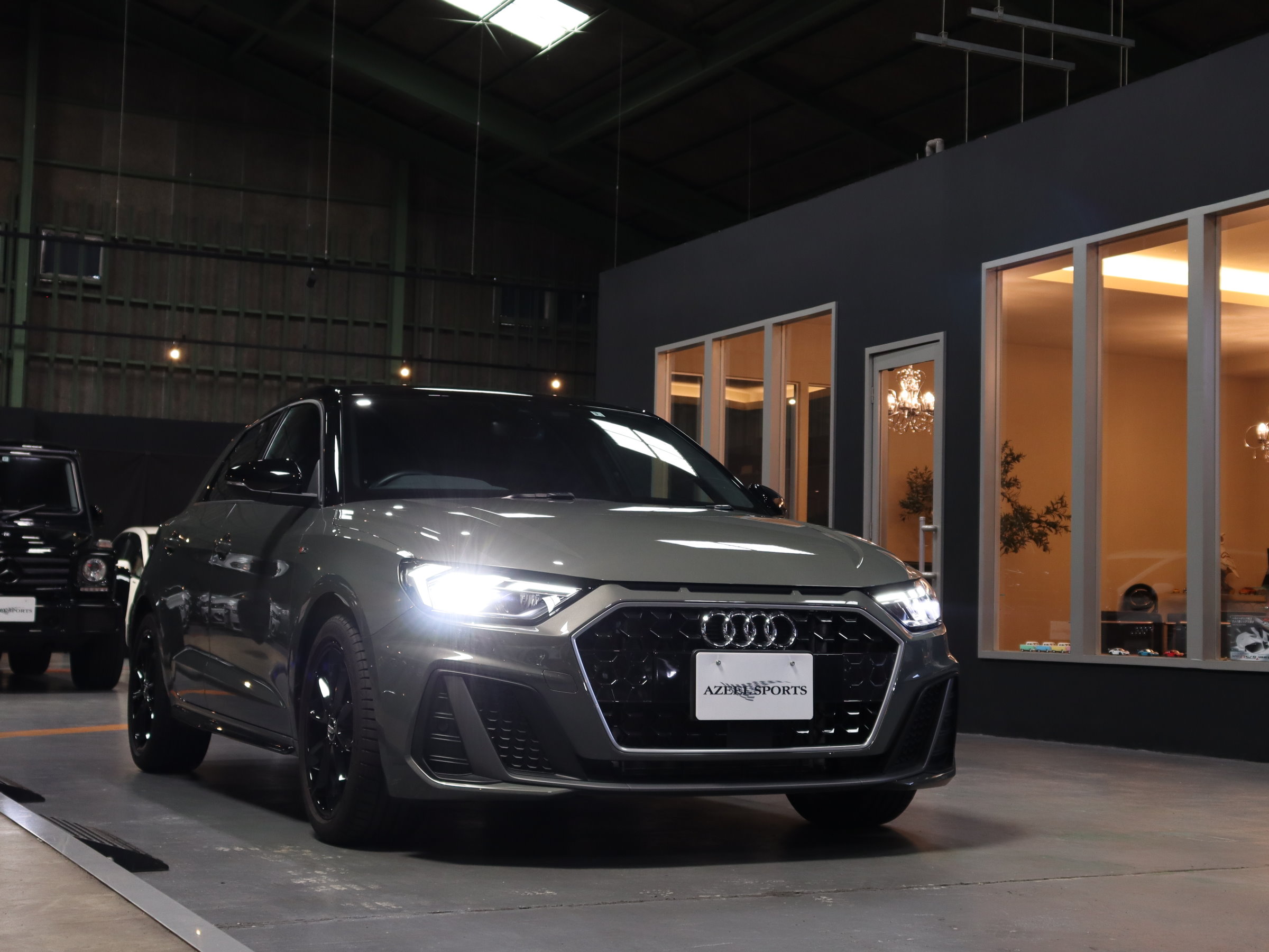 アウディ　Ａ１スポーツバック　３５ＴＦＳＩ　Ｓライン