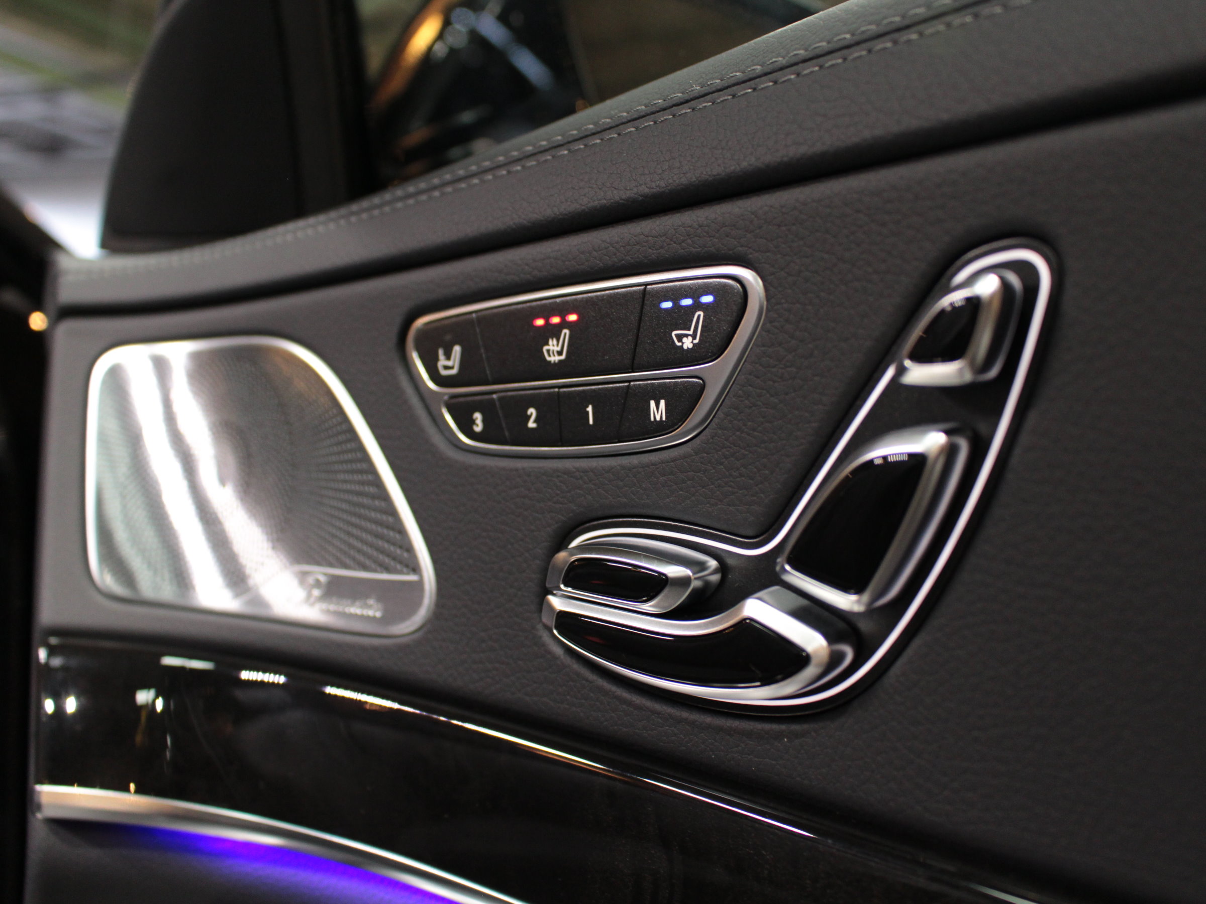 メルセデスベンツ　Ｓ４００　ＡＭＧライン　レザーエクスクルーシブＰＫＧ