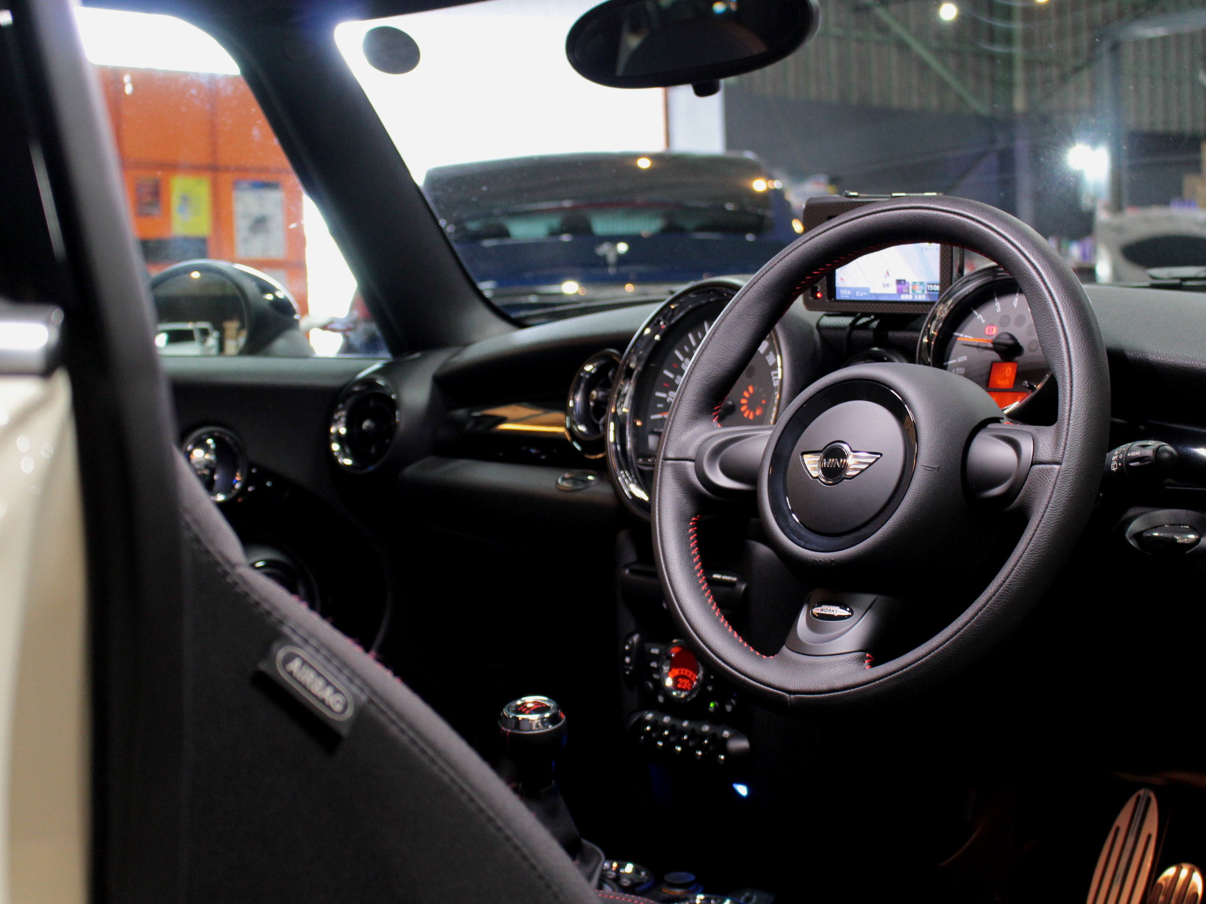 ＢＭＷ　ＭＩＮＩ　ジョン・クーパー・ワークス　（６速ＭT）