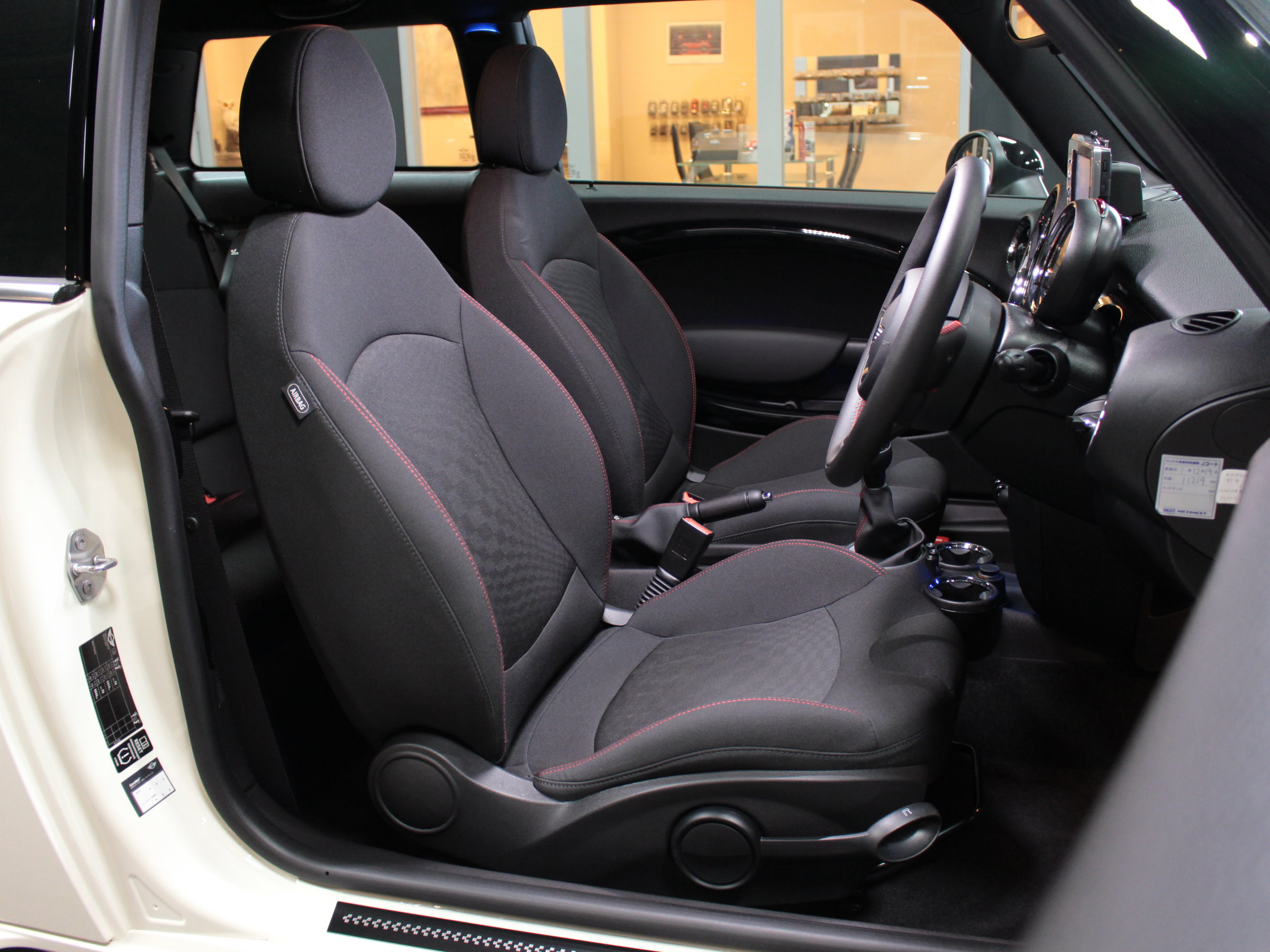 ＢＭＷ　ＭＩＮＩ　ジョン・クーパー・ワークス　（６速ＭT）