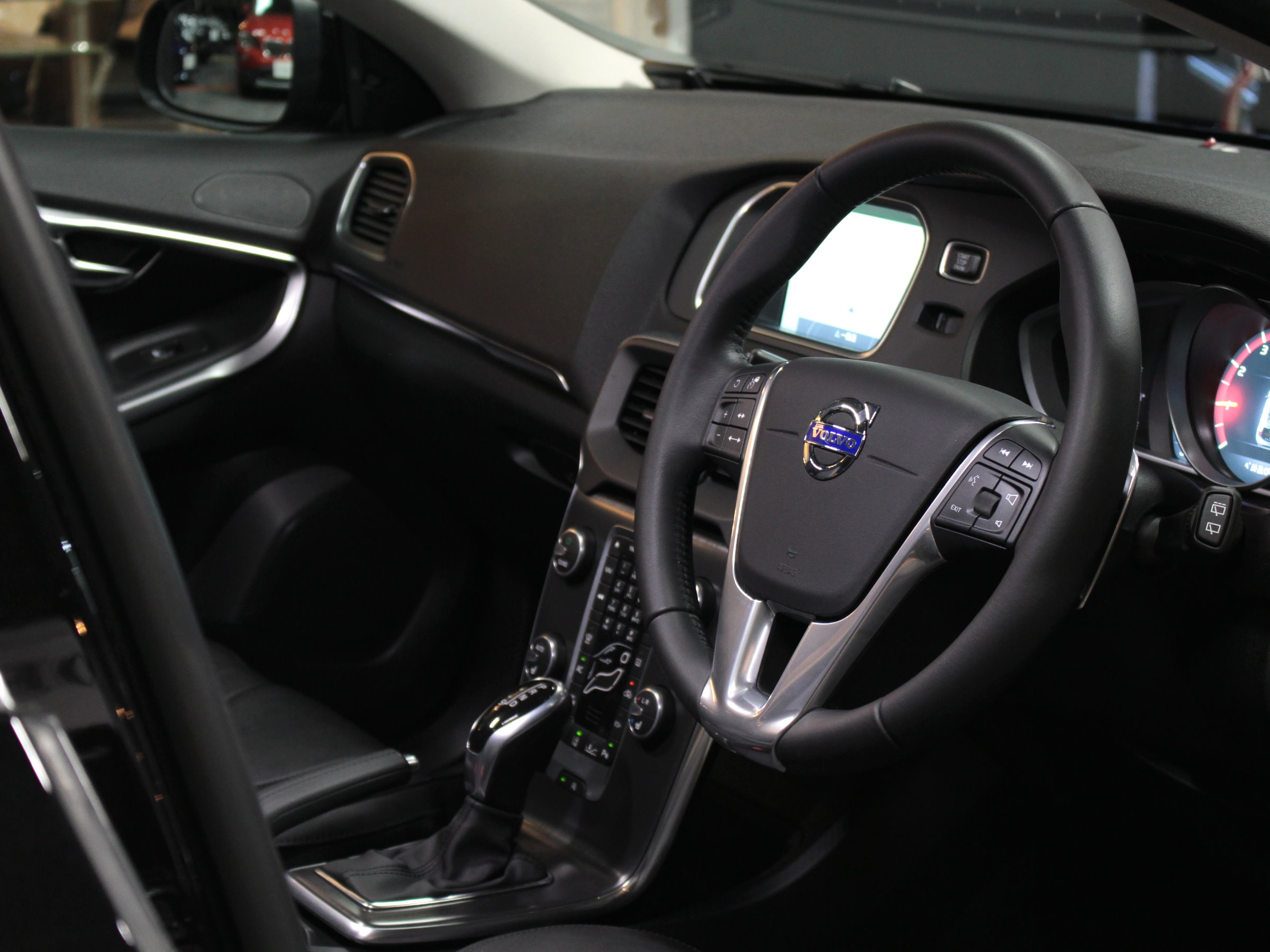 ボルボ　Ｖ４０　Ｔ３　ＳＥ