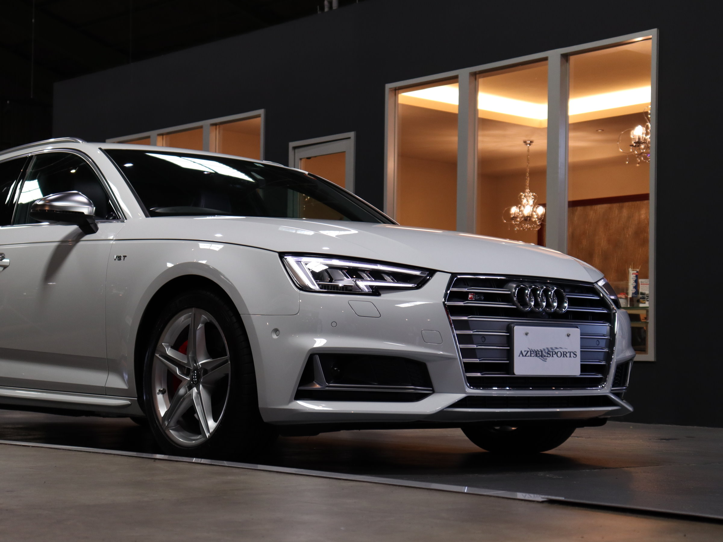 アウディ　Ｓ４アバント