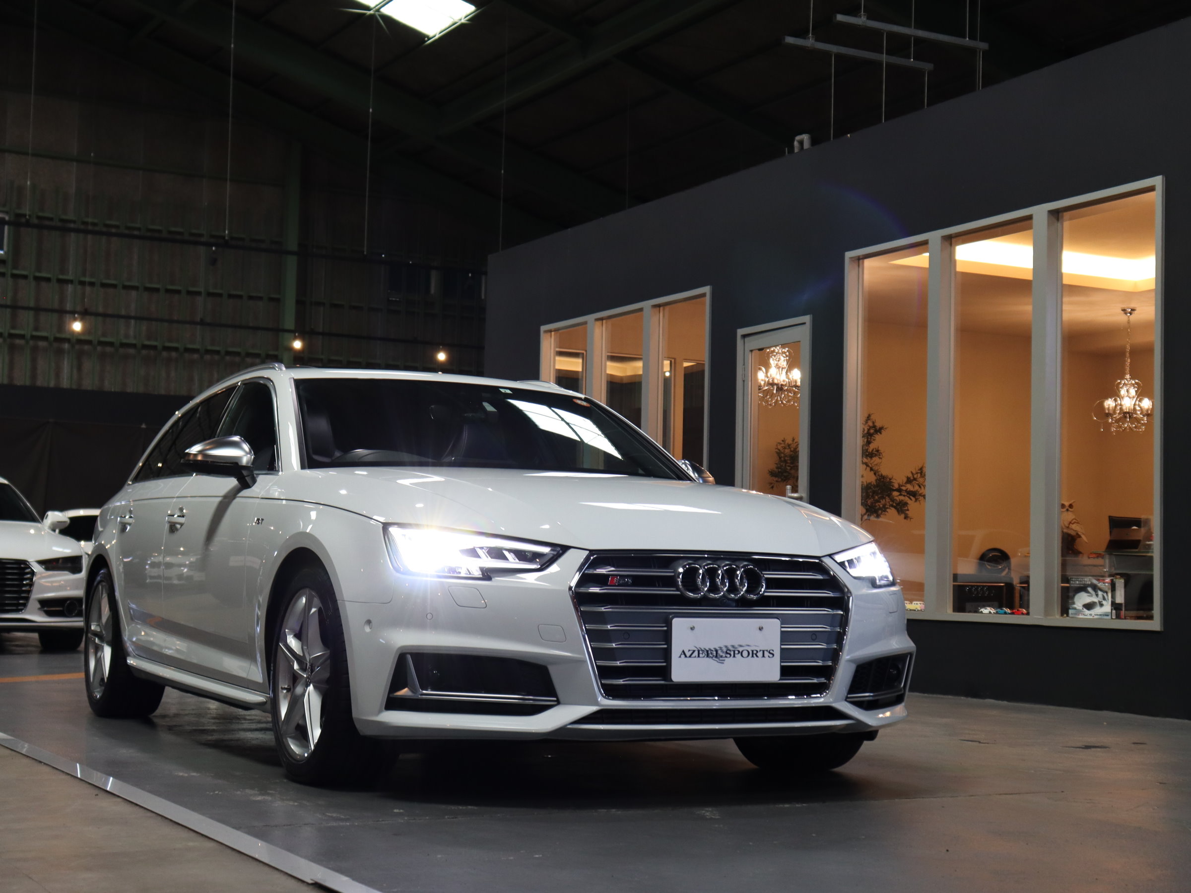 アウディ　Ｓ４アバント