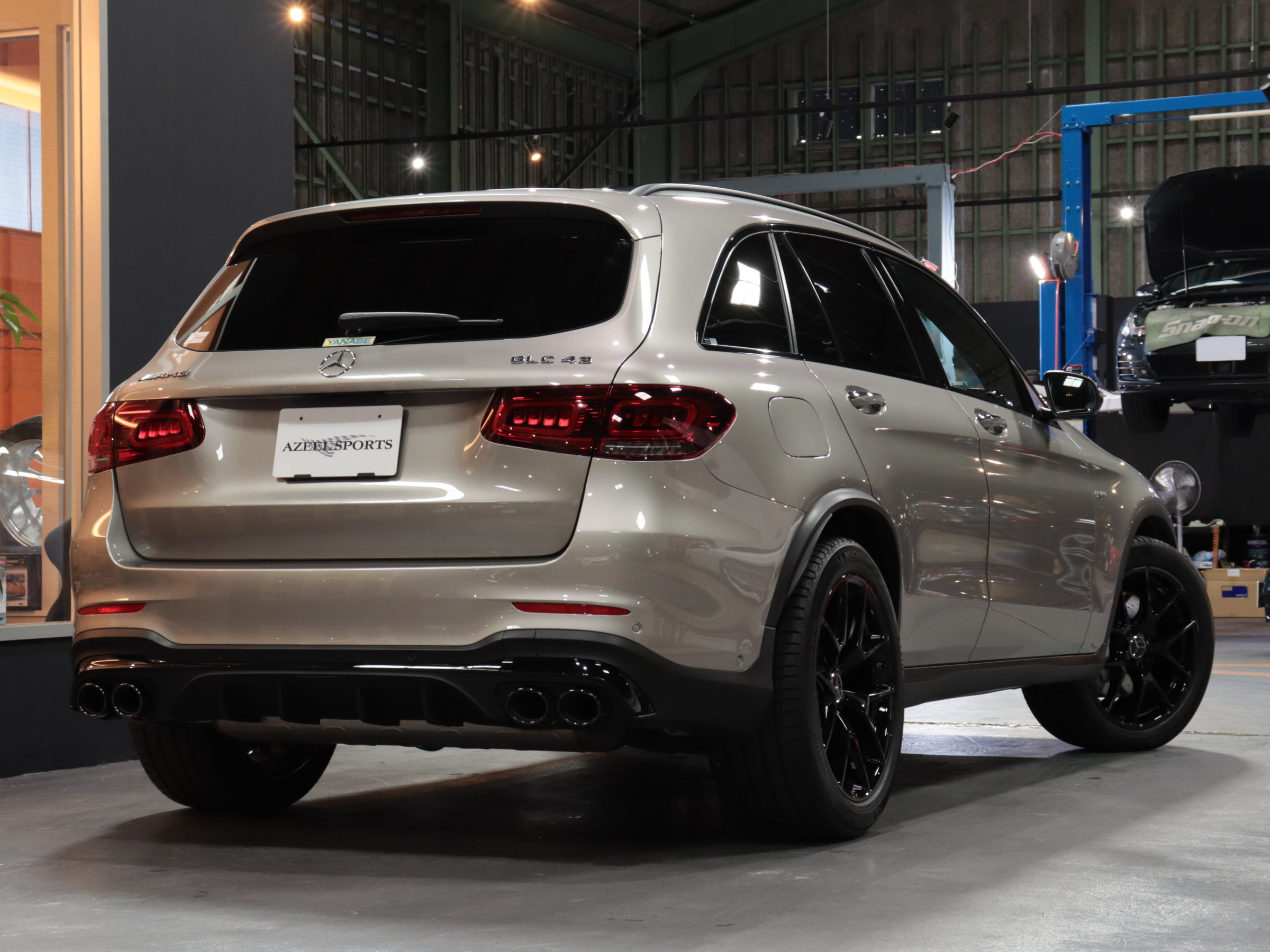 メルセデスＡＭＧ　ＧＬＣ４３　４マチック　（後期）