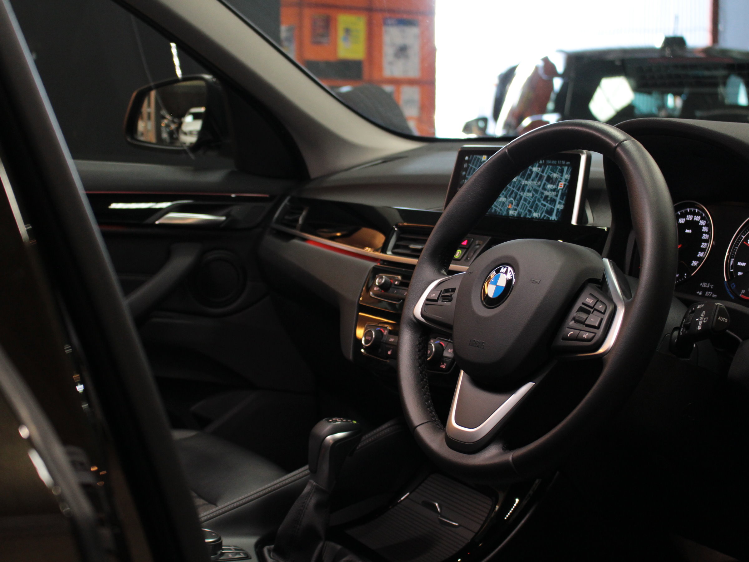 ＢＭＷ　Ｘ１　ｘＤｒｉｖｅ　１８ｄ　Ｘライン