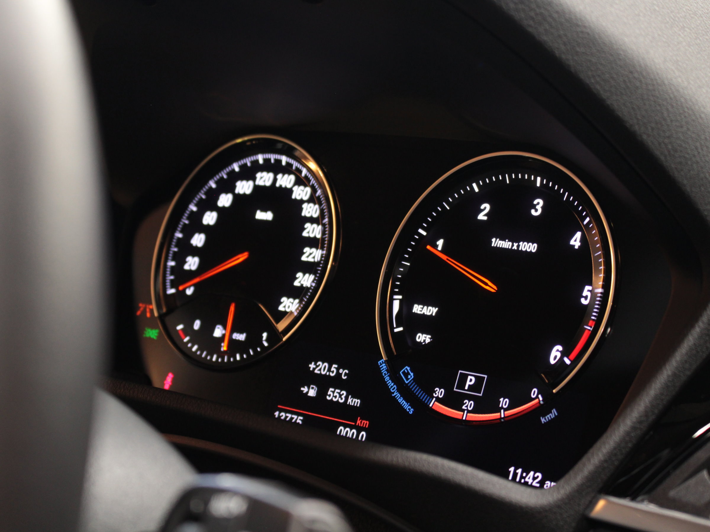 ＢＭＷ　Ｘ１　ｘＤｒｉｖｅ　１８ｄ　Ｘライン