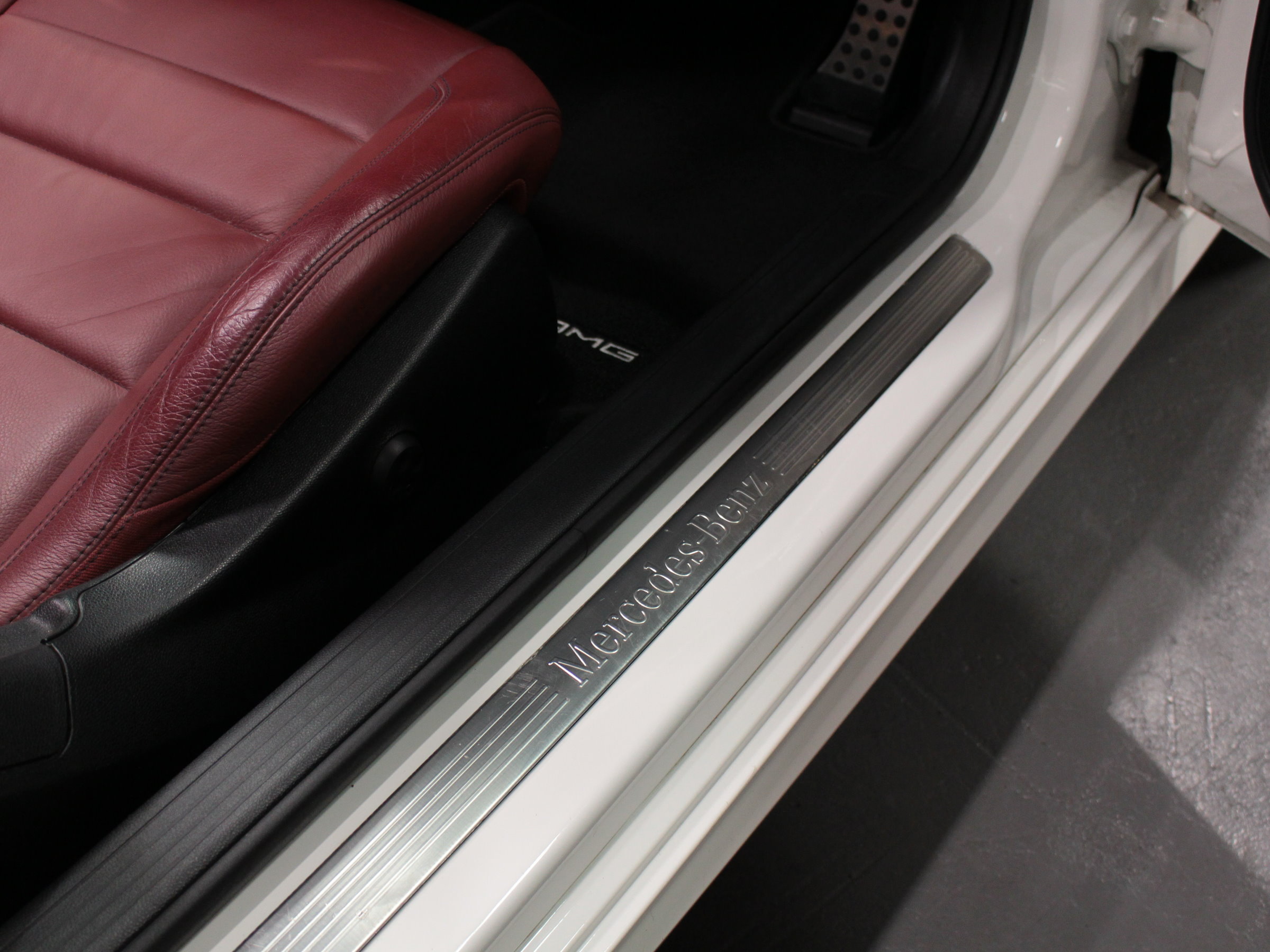 メルセデスベンツ　Ｃ１８０　クーペ　Ｂ－ＥＦＦＩＣＩＥＮＣＹ　ＡＭＧスポーツＰＫＧ