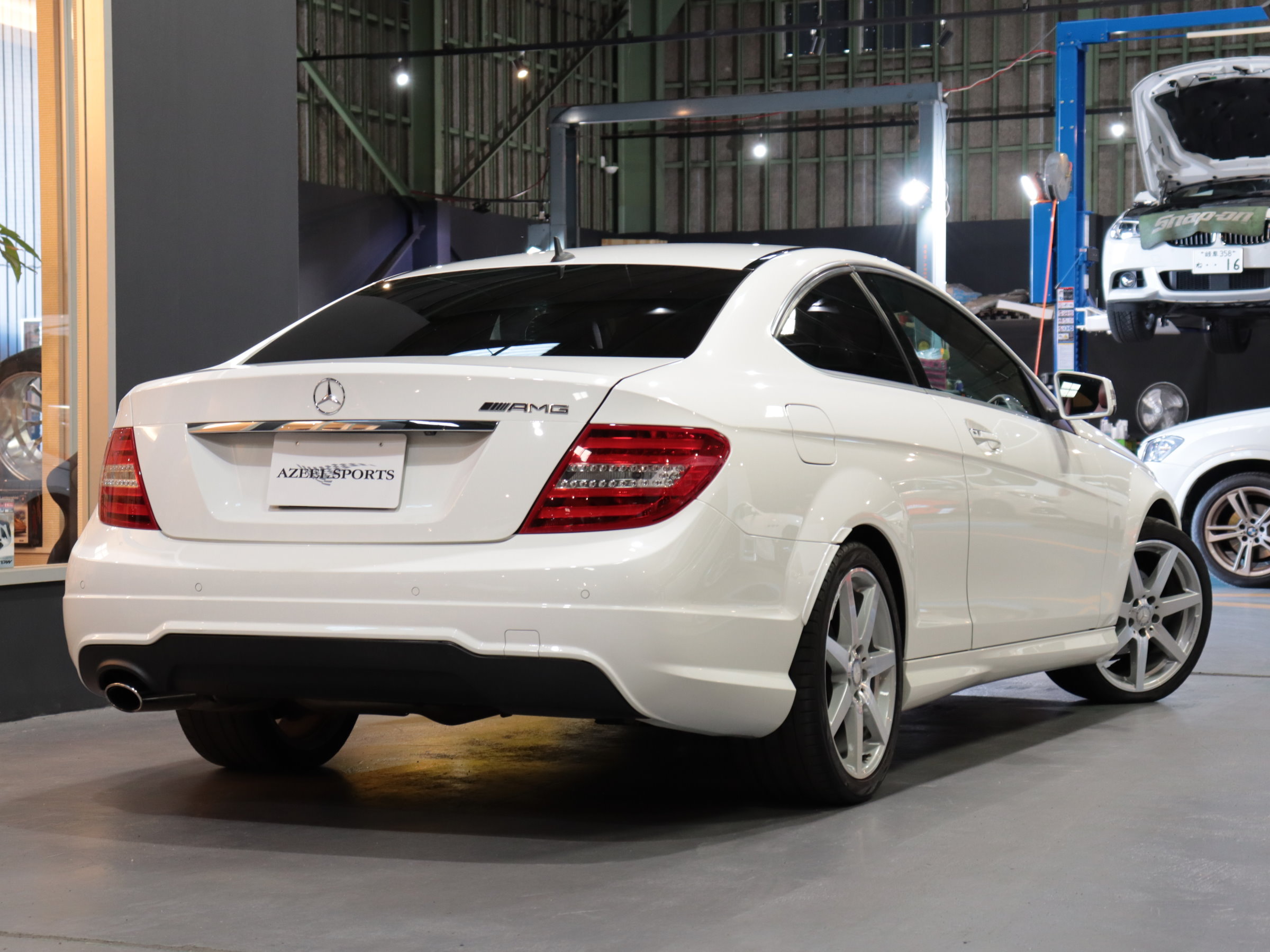 メルセデスベンツ　Ｃ１８０　クーペ　Ｂ－ＥＦＦＩＣＩＥＮＣＹ　ＡＭＧスポーツＰＫＧ