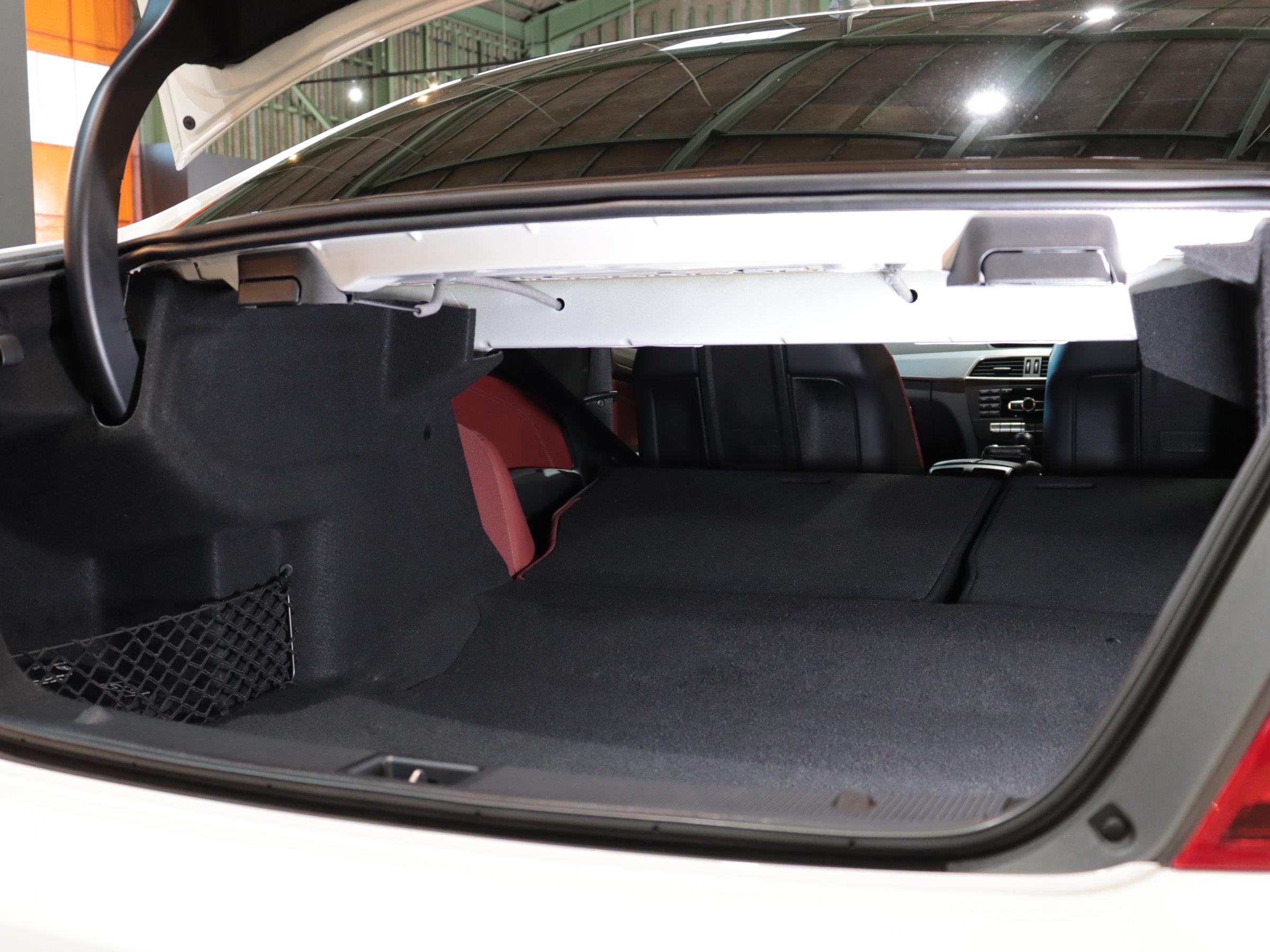 メルセデスベンツ　Ｃ１８０　クーペ　Ｂ－ＥＦＦＩＣＩＥＮＣＹ　ＡＭＧスポーツＰＫＧ
