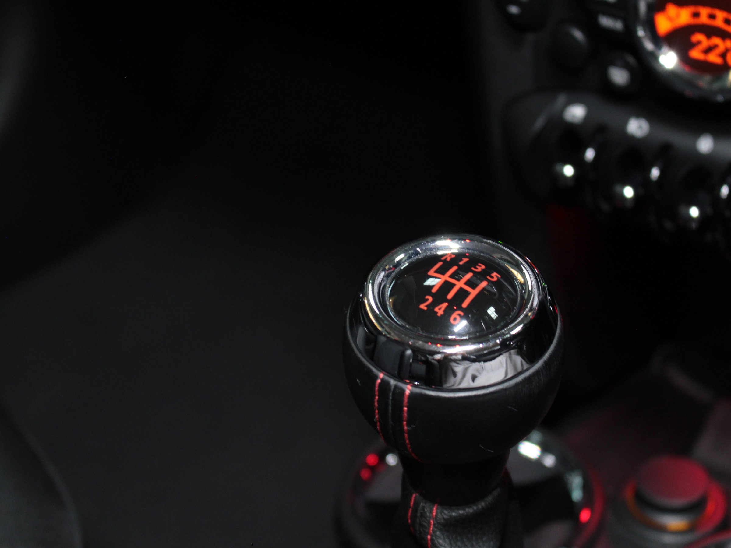 ＢＭＷ　ＭＩＮＩ　クーパーＳ　ＪＣＷスポーツＰＫＧ　６速マニュアル