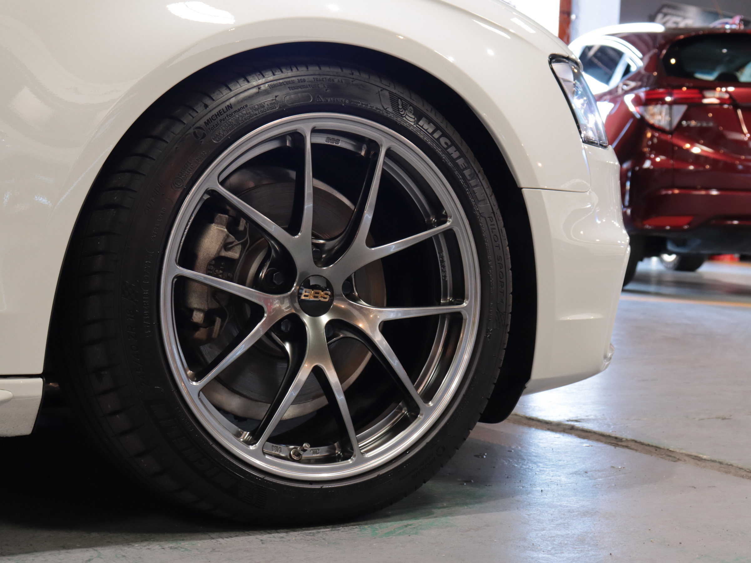 アウディ　Ａ４アバント　２．０ＴＦＳＩ　ダイナミックライン　