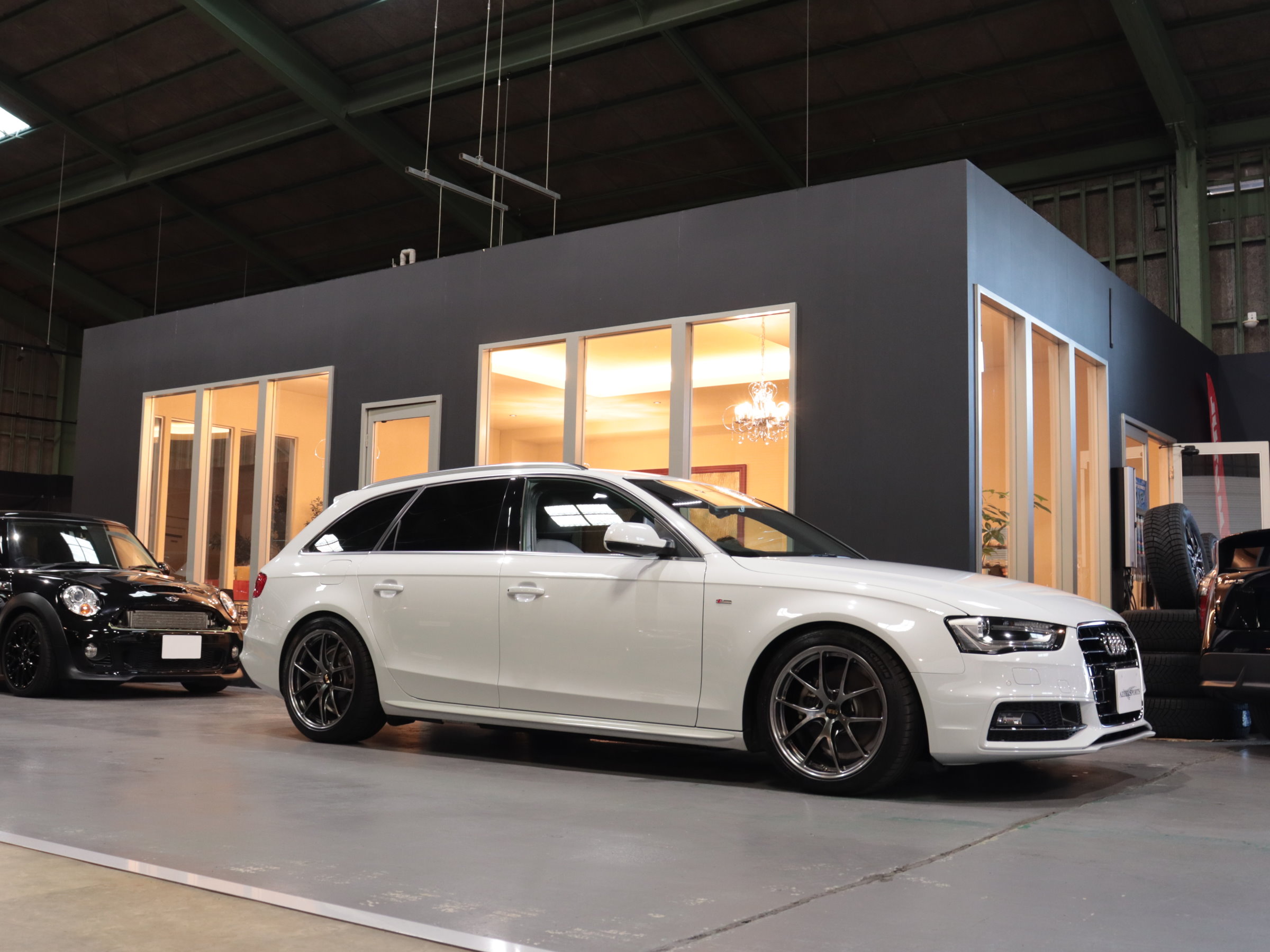 アウディ　Ａ４アバント　２．０ＴＦＳＩ　ダイナミックライン　