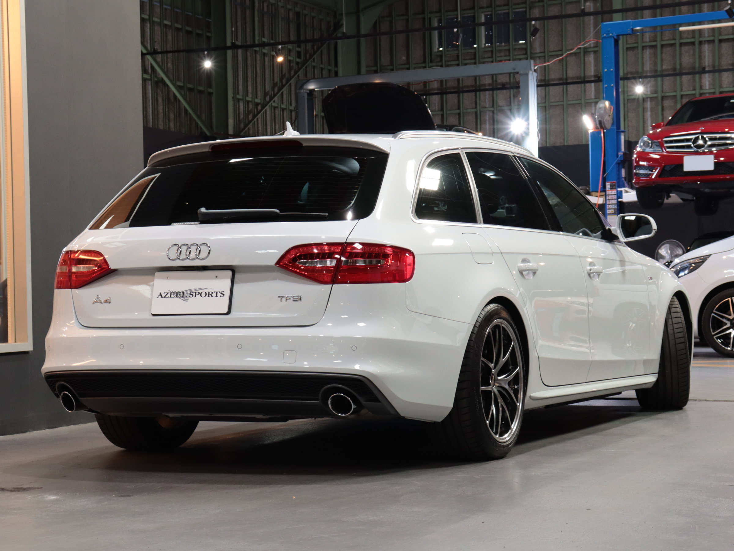 アウディ　Ａ４アバント　２．０ＴＦＳＩ　ダイナミックライン　