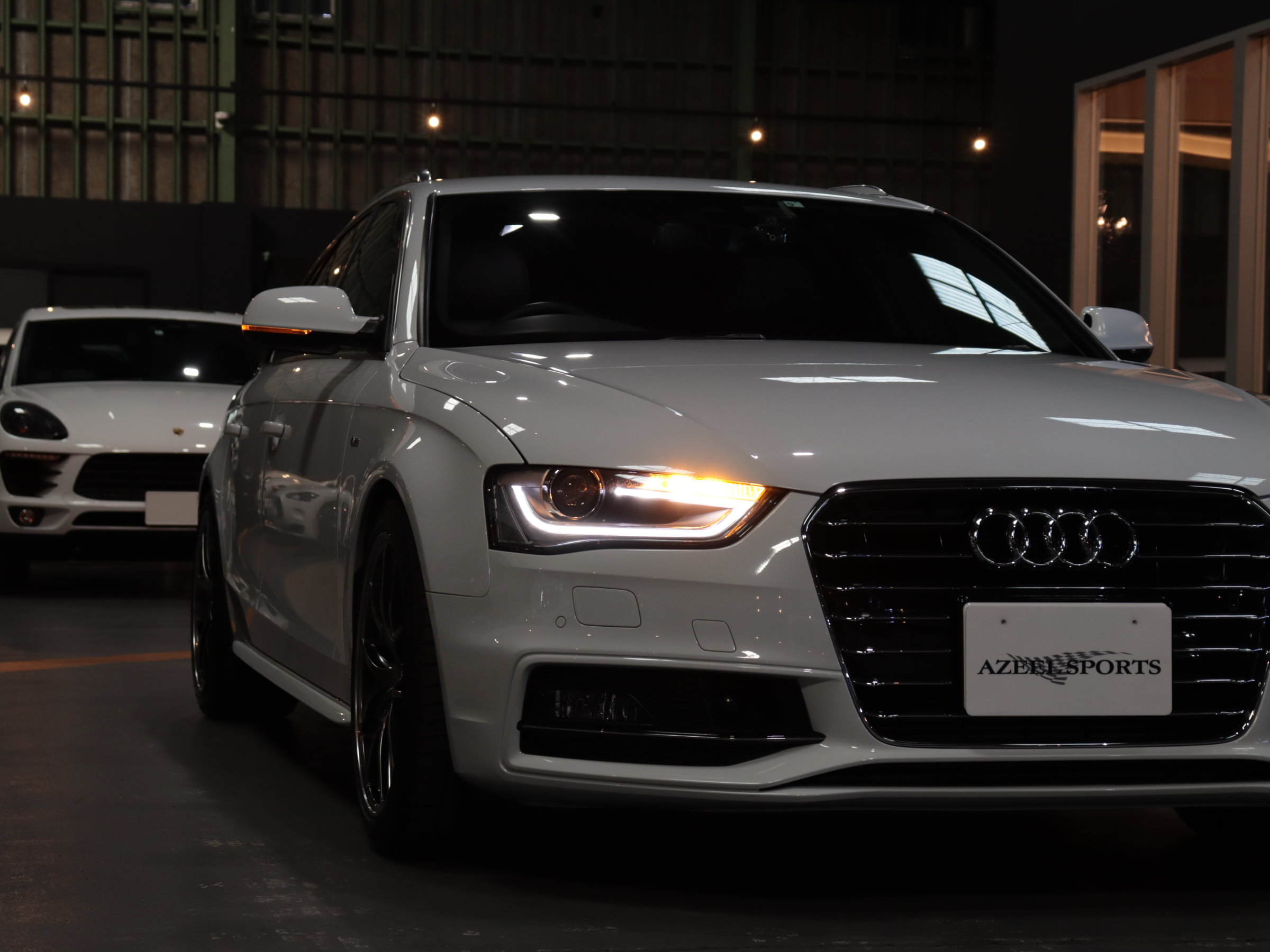 アウディ　Ａ４アバント　２．０ＴＦＳＩ　ダイナミックライン　
