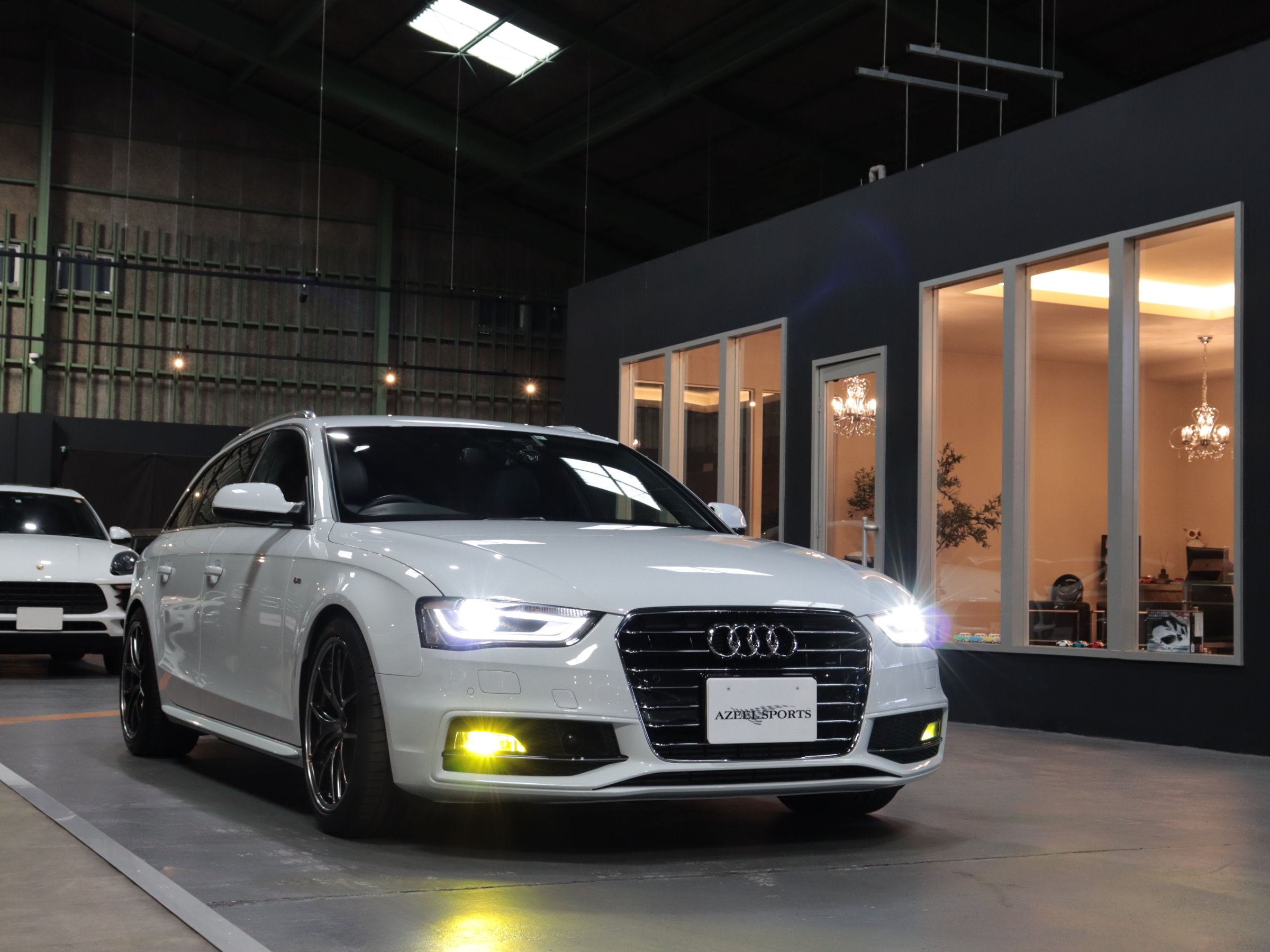 アウディ　Ａ４アバント　２．０ＴＦＳＩ　ダイナミックライン　