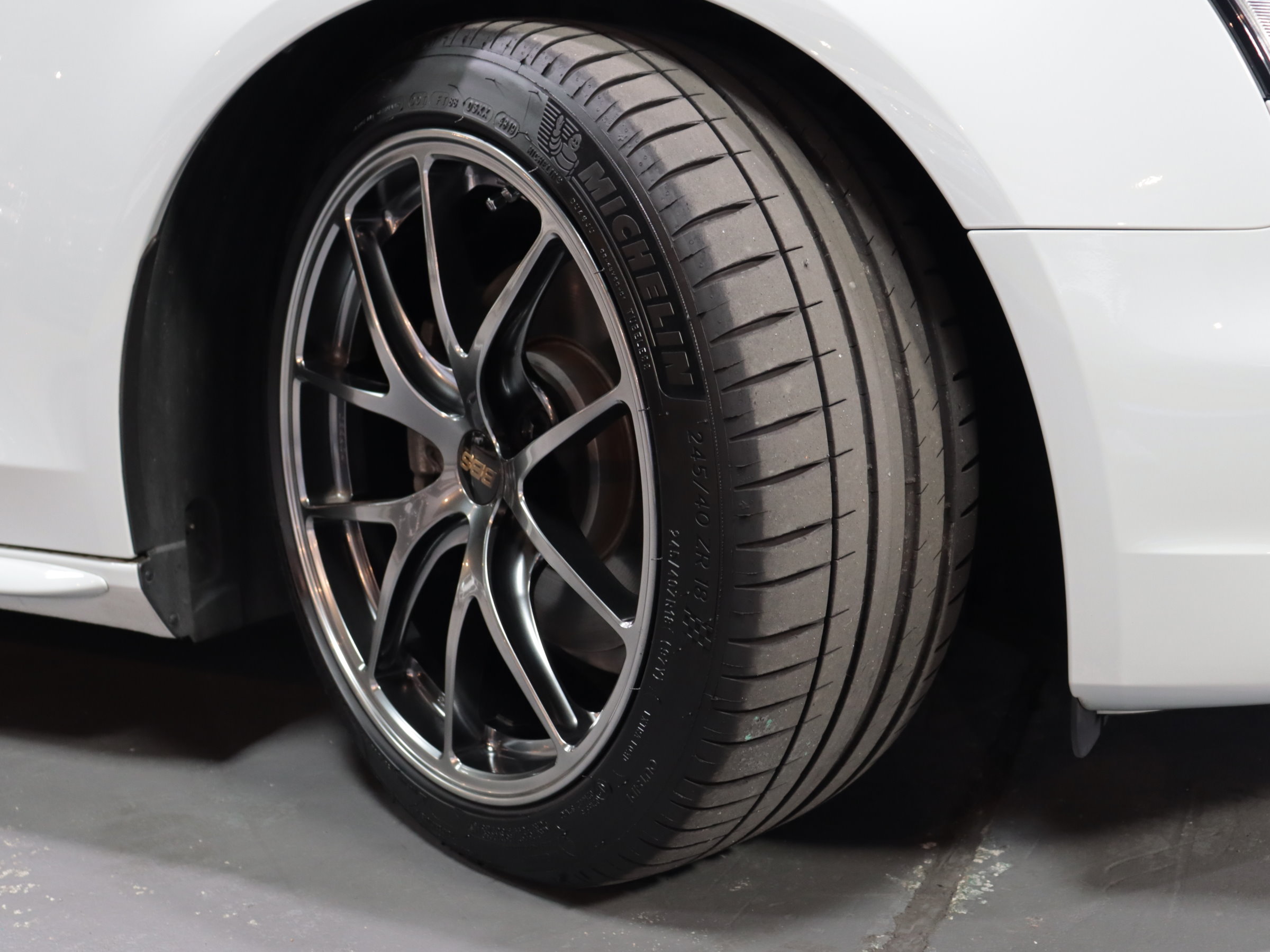 アウディ　Ａ４アバント　２．０ＴＦＳＩ　ダイナミックライン　