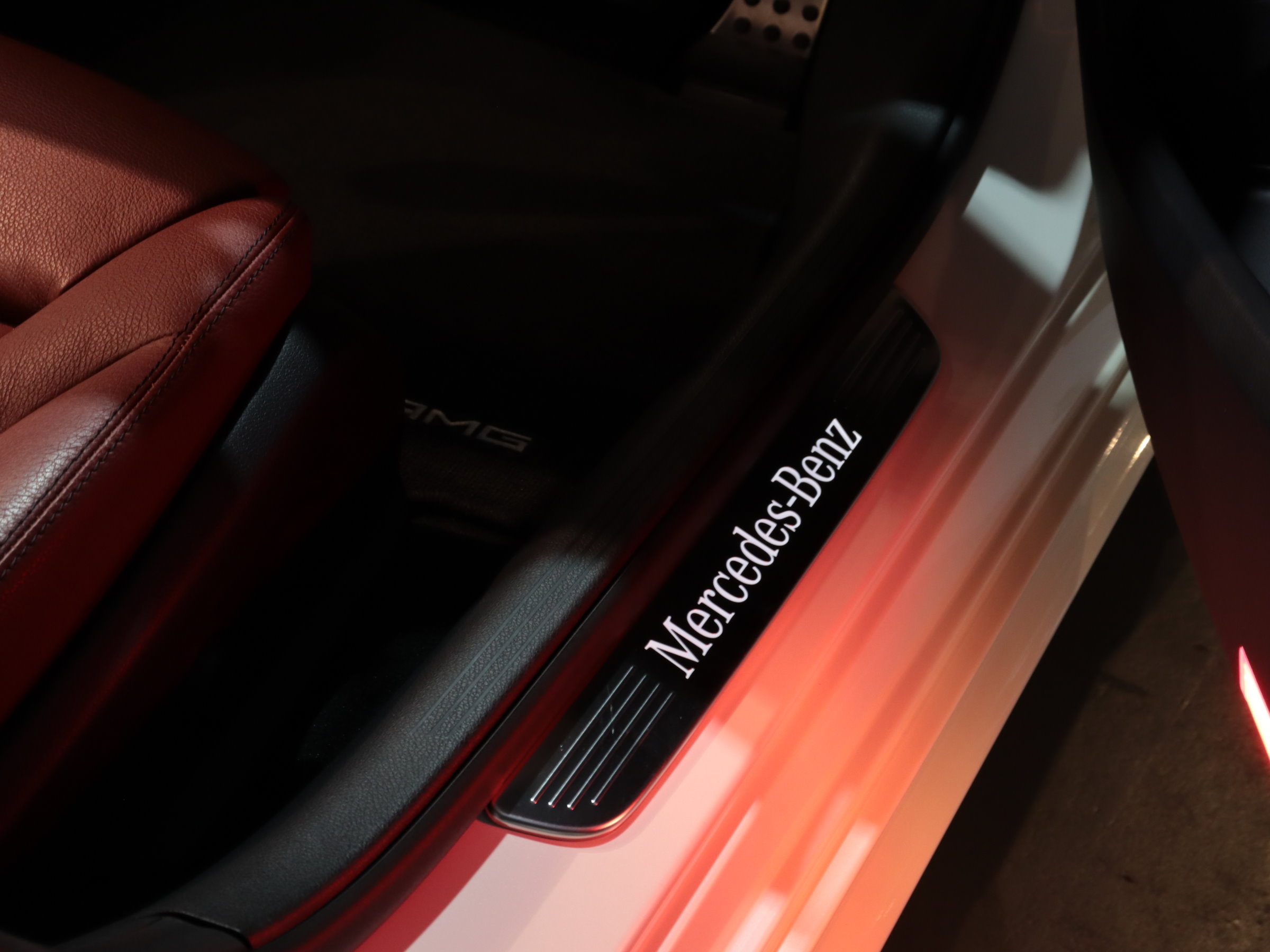 メルセデスベンツ　Ｃ２００ステーションワゴン　スポーツ　本革仕様