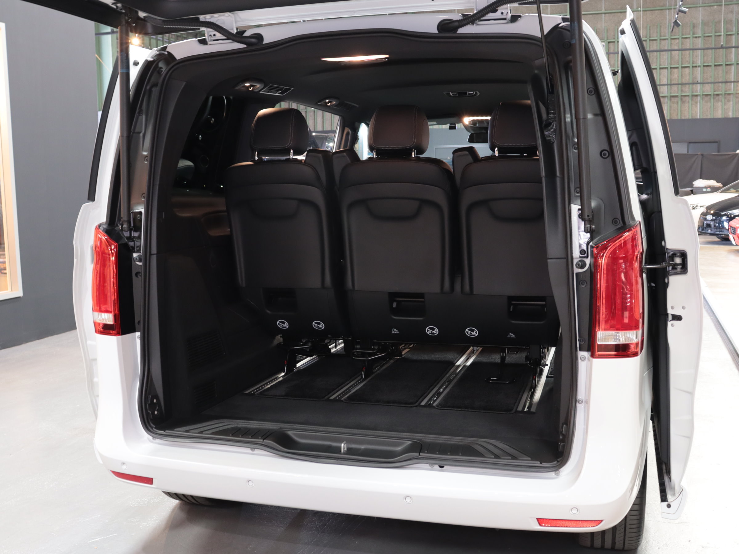 メルセデスベンツ　Ｖ２２０ｄ　スポーツ