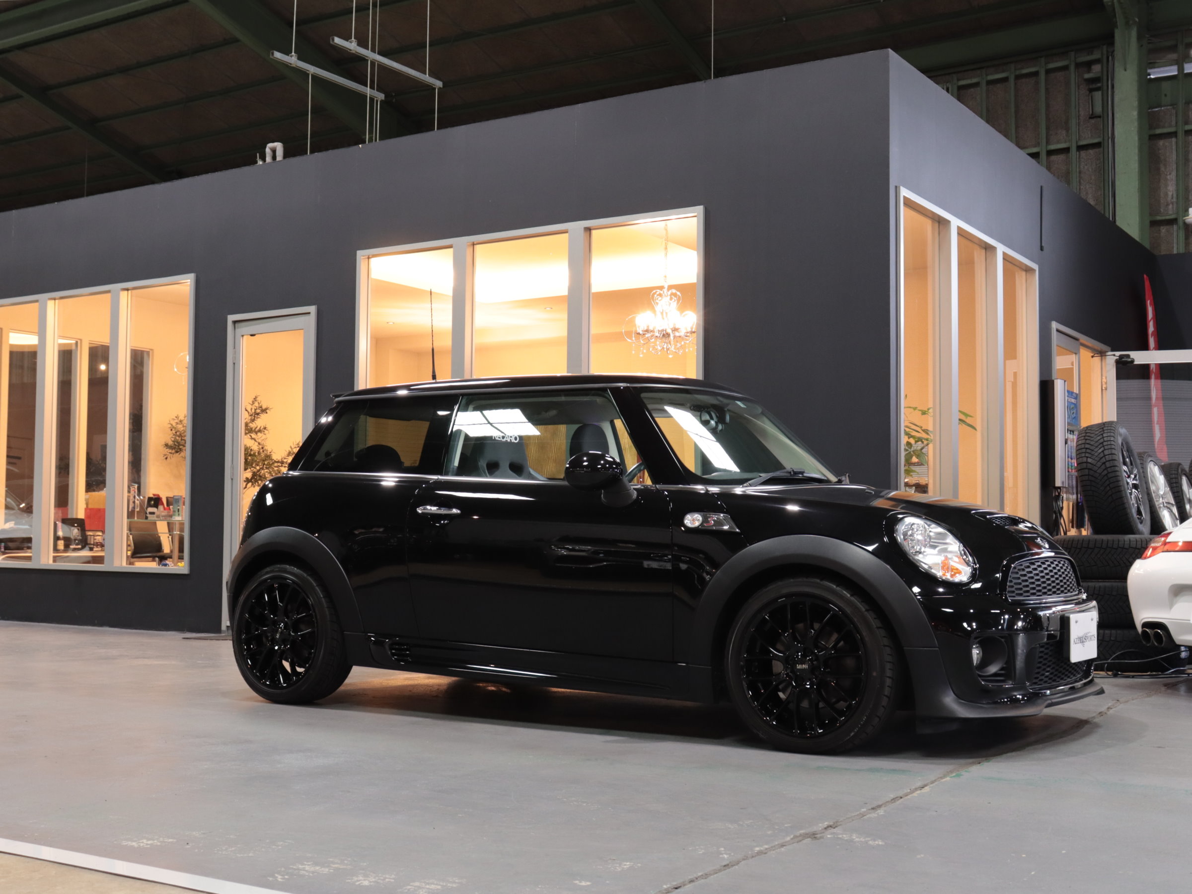 ＢＭＷ　ＭＩＮＩ　クーパーＳ　ＪＣＷスポーツＰＫＧ　６速マニュアル