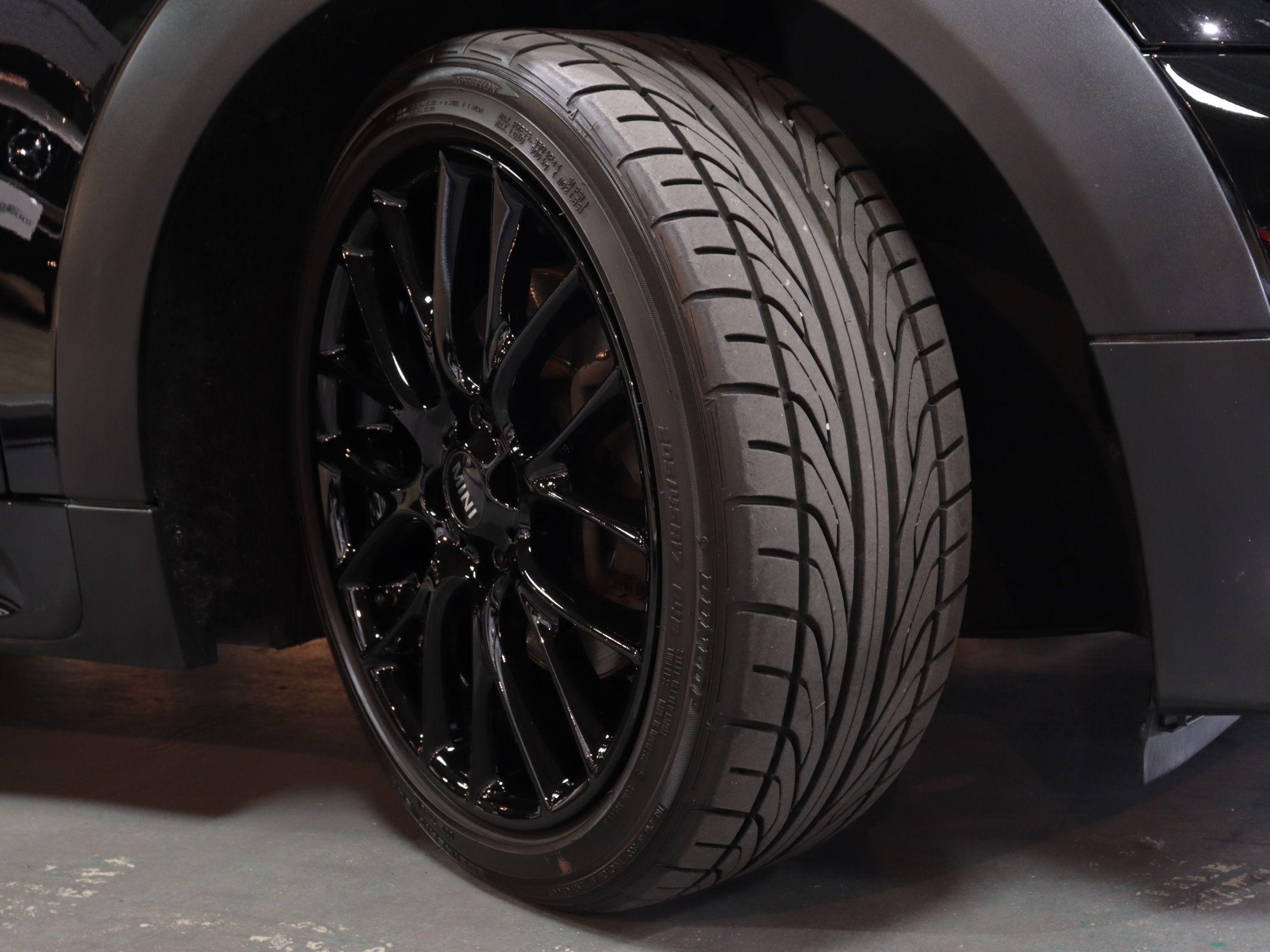 ＢＭＷ　ＭＩＮＩ　クーパーＳ　ＪＣＷスポーツＰＫＧ　６速マニュアル