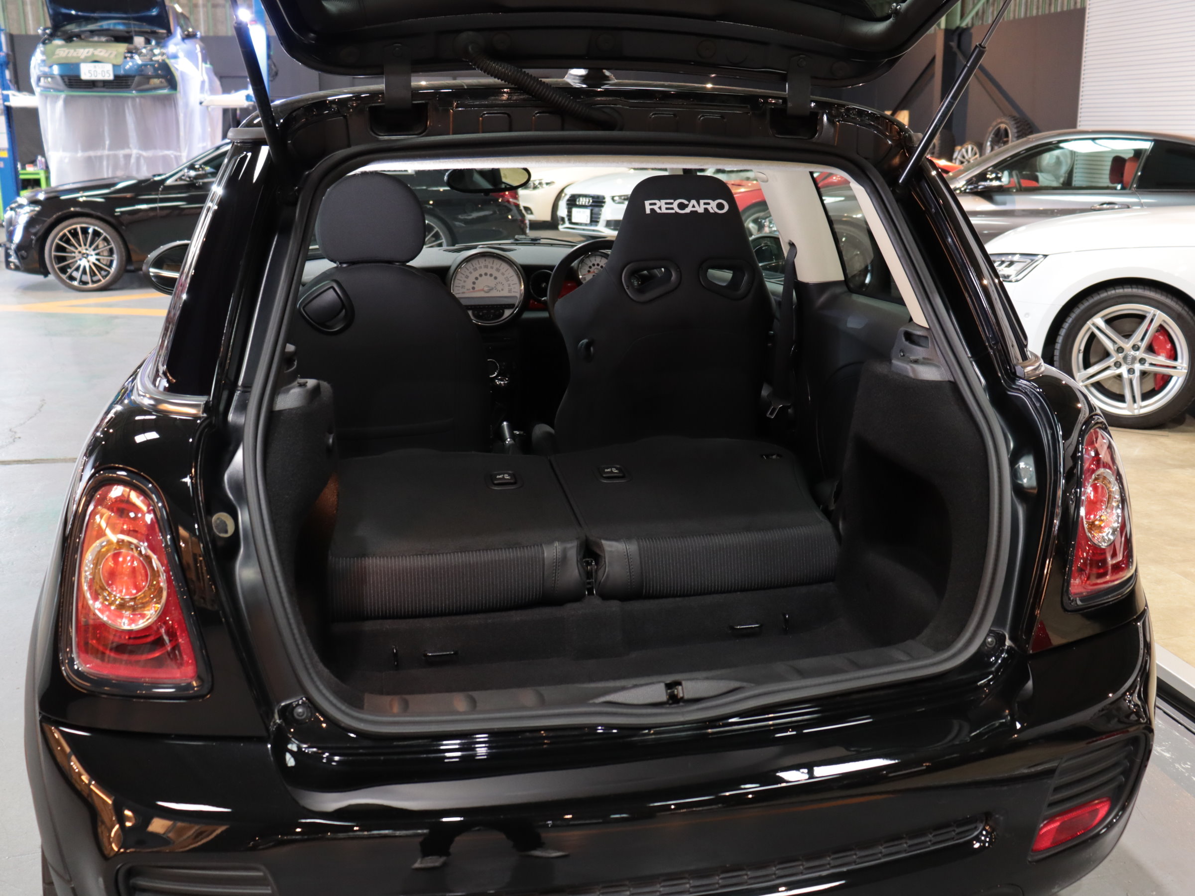 ＢＭＷ　ＭＩＮＩ　クーパーＳ　ＪＣＷスポーツＰＫＧ　６速マニュアル