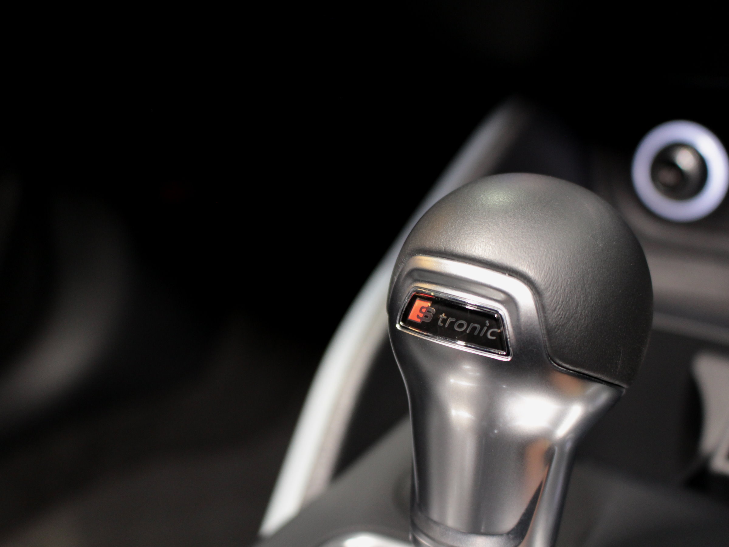 アウディ　Ｑ２　ハッシュタグブラックスタイリング　３７５台限定　