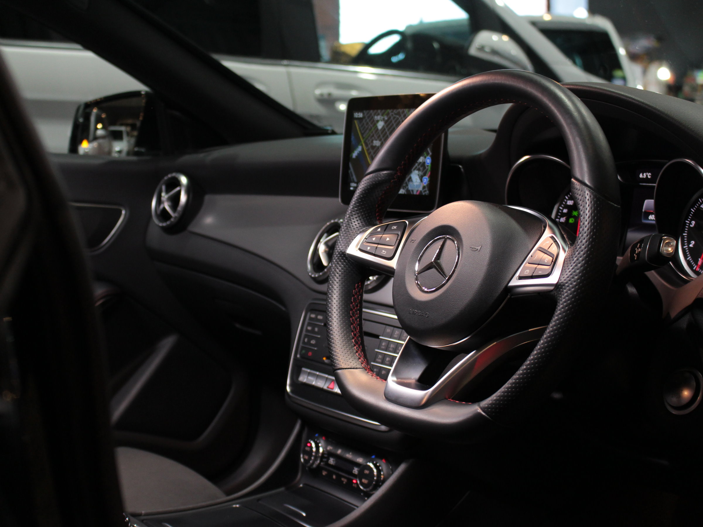 メルセデスベンツ　ＣＬＡ１８０　スポーツ　シューティングブレーク