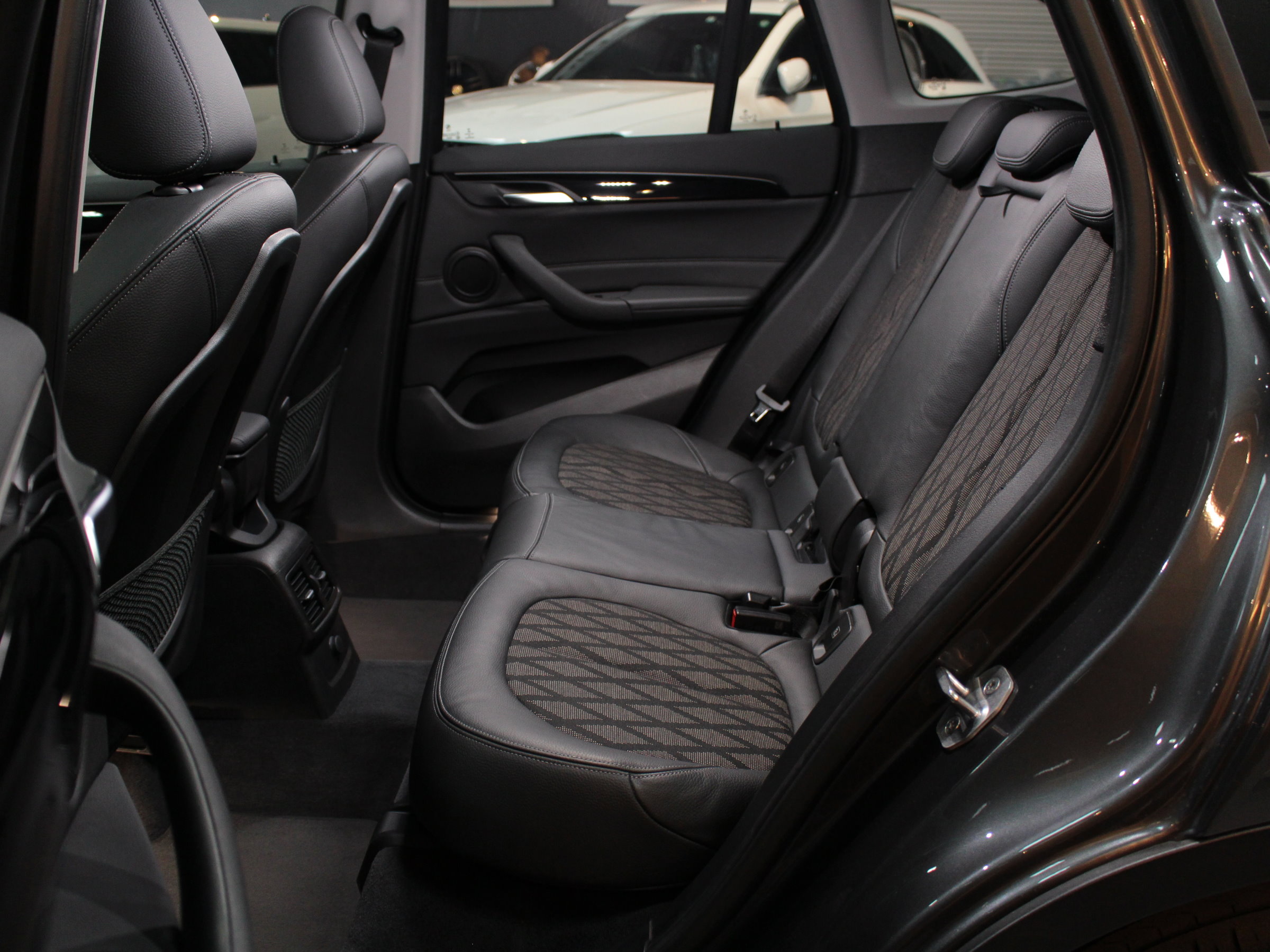 ＢＭＷ　Ｘ１　ｘドライブ１８ｄ　Ｘライン