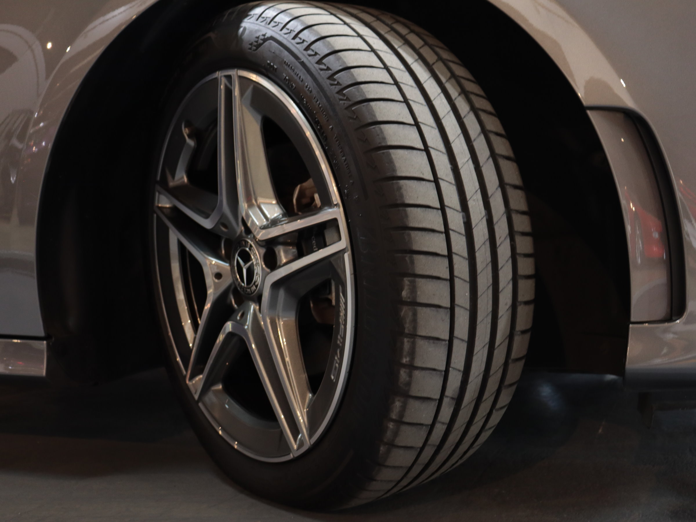 メルセデスベンツ　Ａ２００ｄ　ＡＭＧライン