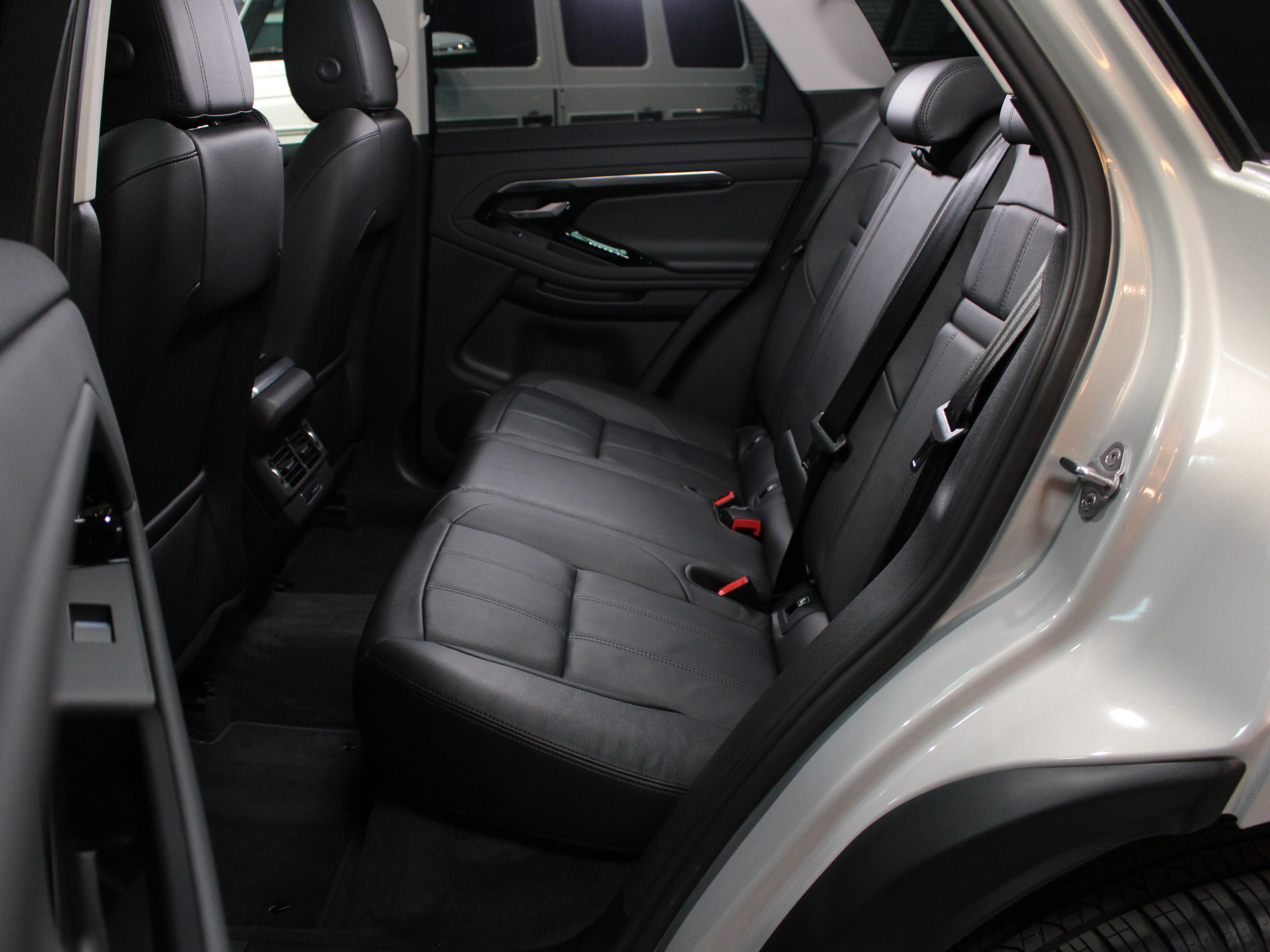 ランドローバー　レンジローバーイヴォーク　Ｓ2.0Ｌ　Ｐ２００　４ＷD