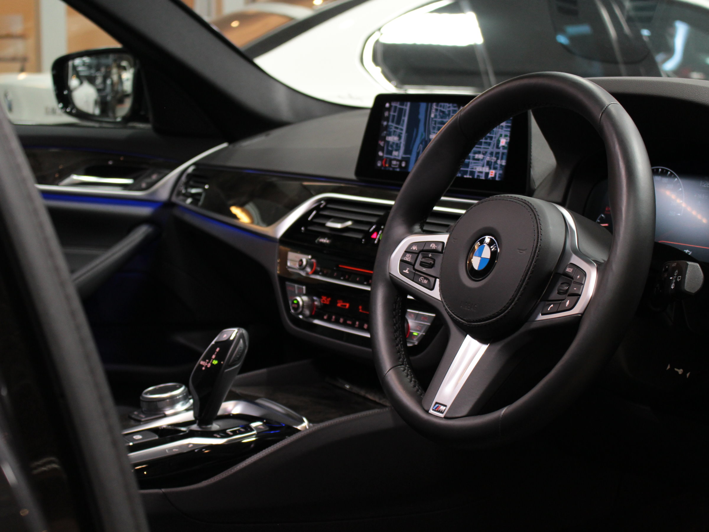 ＢＭＷ　５シリーズ　５２３ｄツーリング　Ｍスポーツ　ハイラインＰＫＧ
