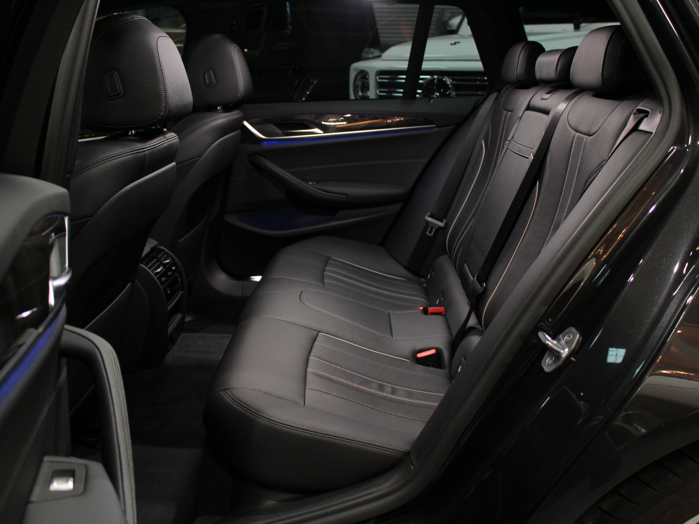 ＢＭＷ　５シリーズ　５２３ｄツーリング　Ｍスポーツ　ハイラインＰＫＧ