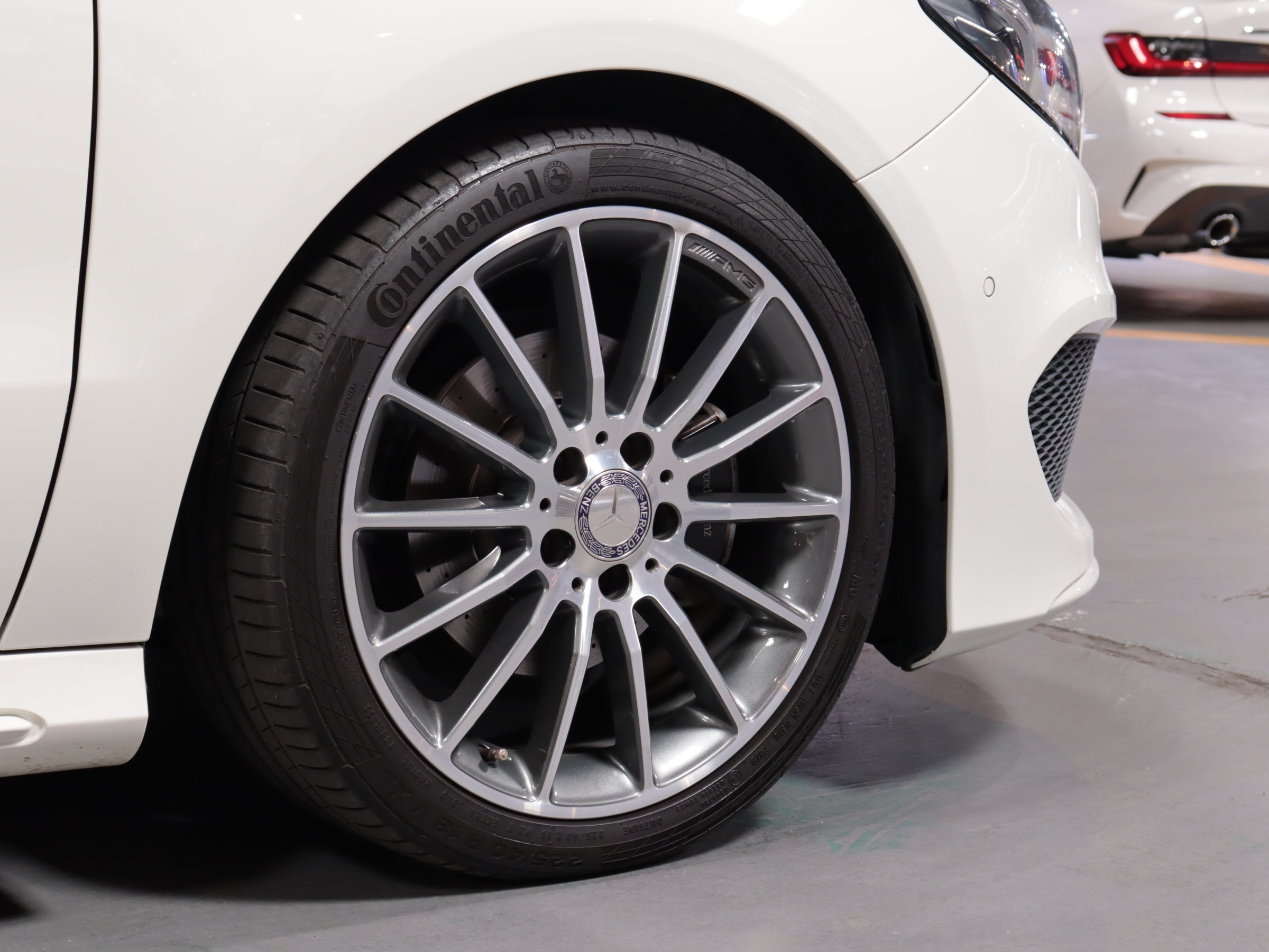 メルセデスベンツ　Ｂ１８０　スポーツ　ＡＭＧレザーエクスクルーシブ